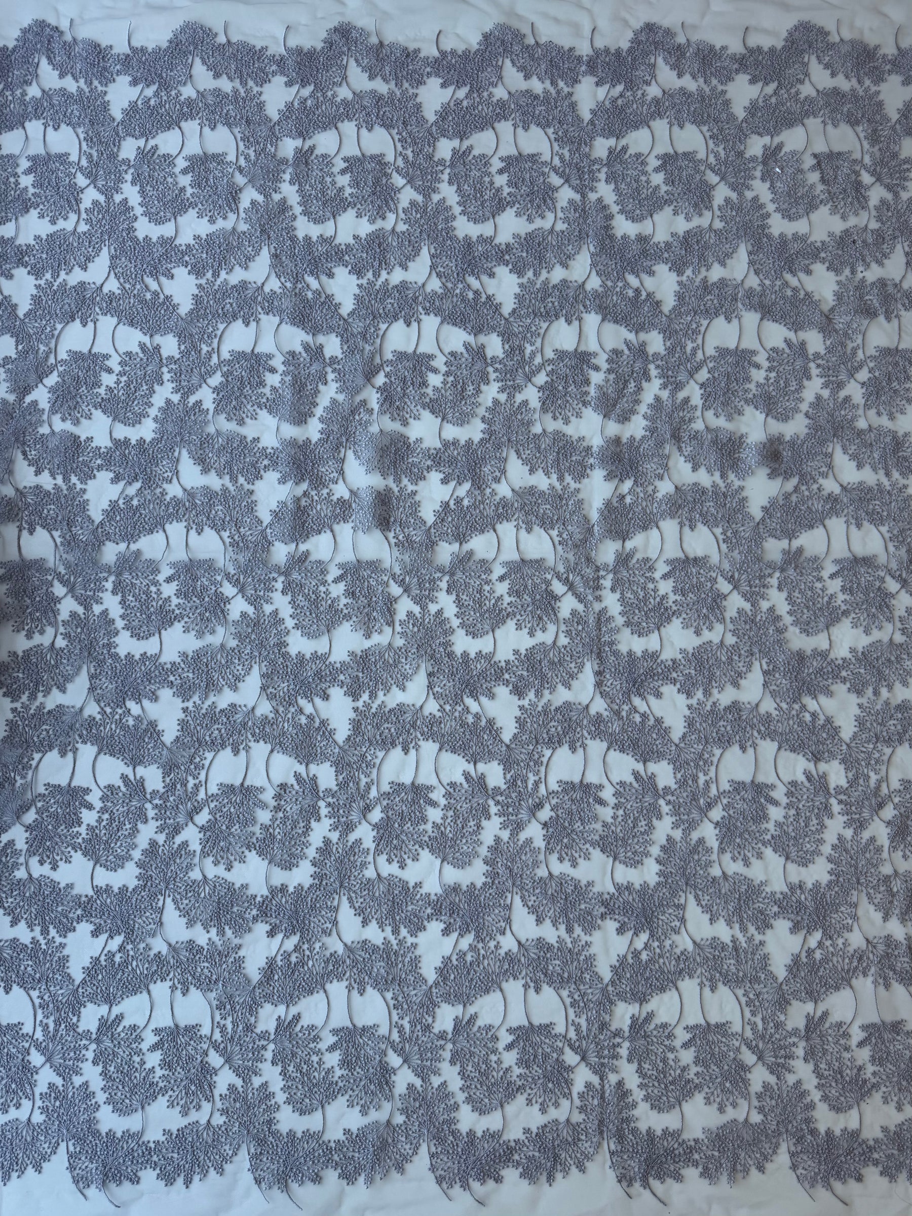 Dentelle brodée à motifs floraux lavande - EB5037