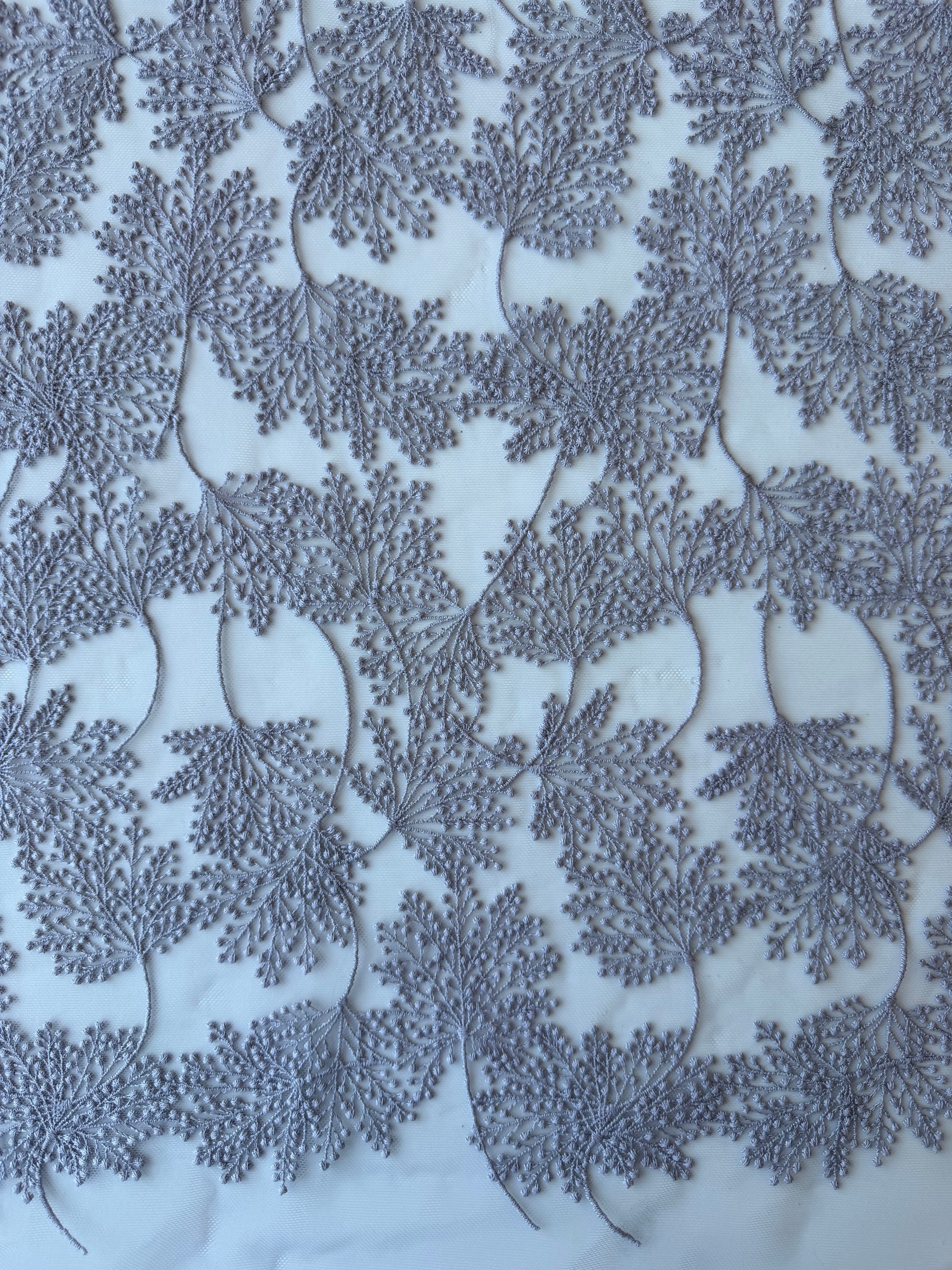 Dentelle brodée à motifs floraux lavande - EB5037