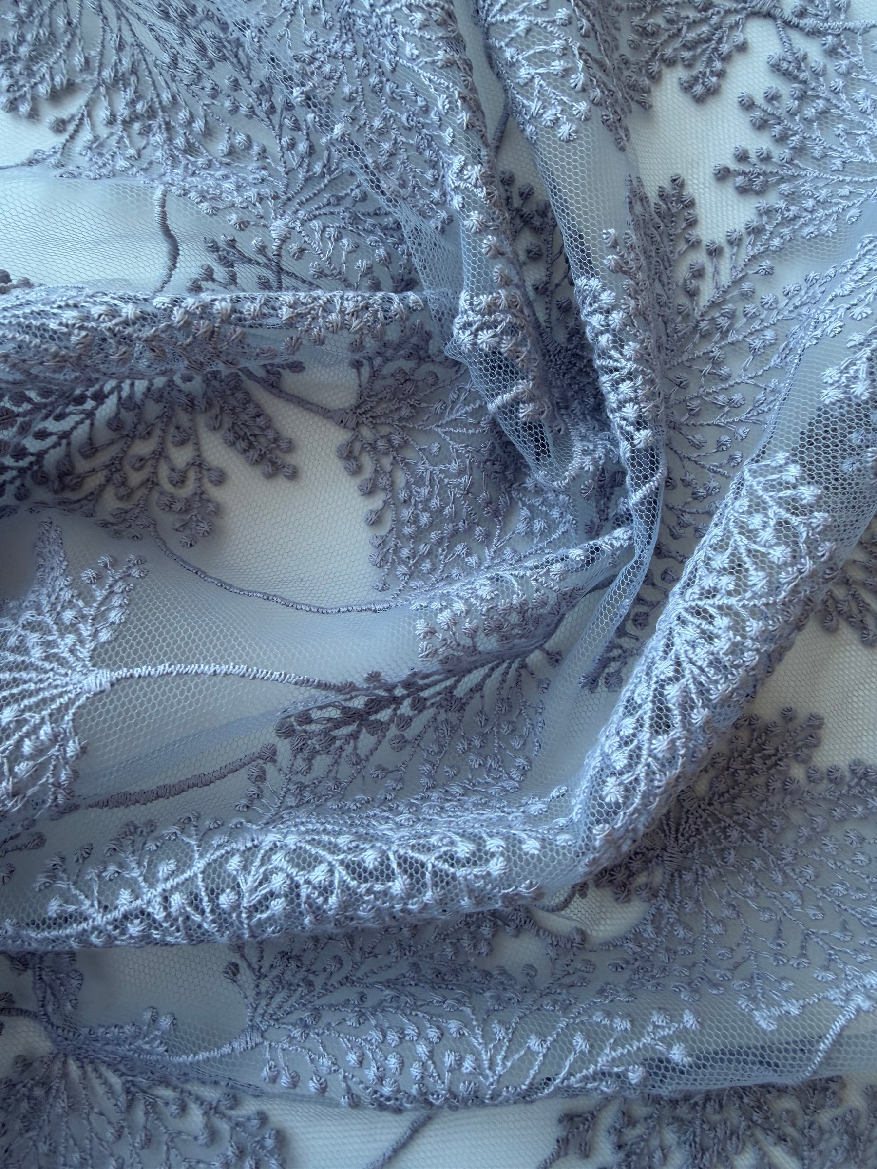 Dentelle brodée à motifs floraux lavande - EB5037