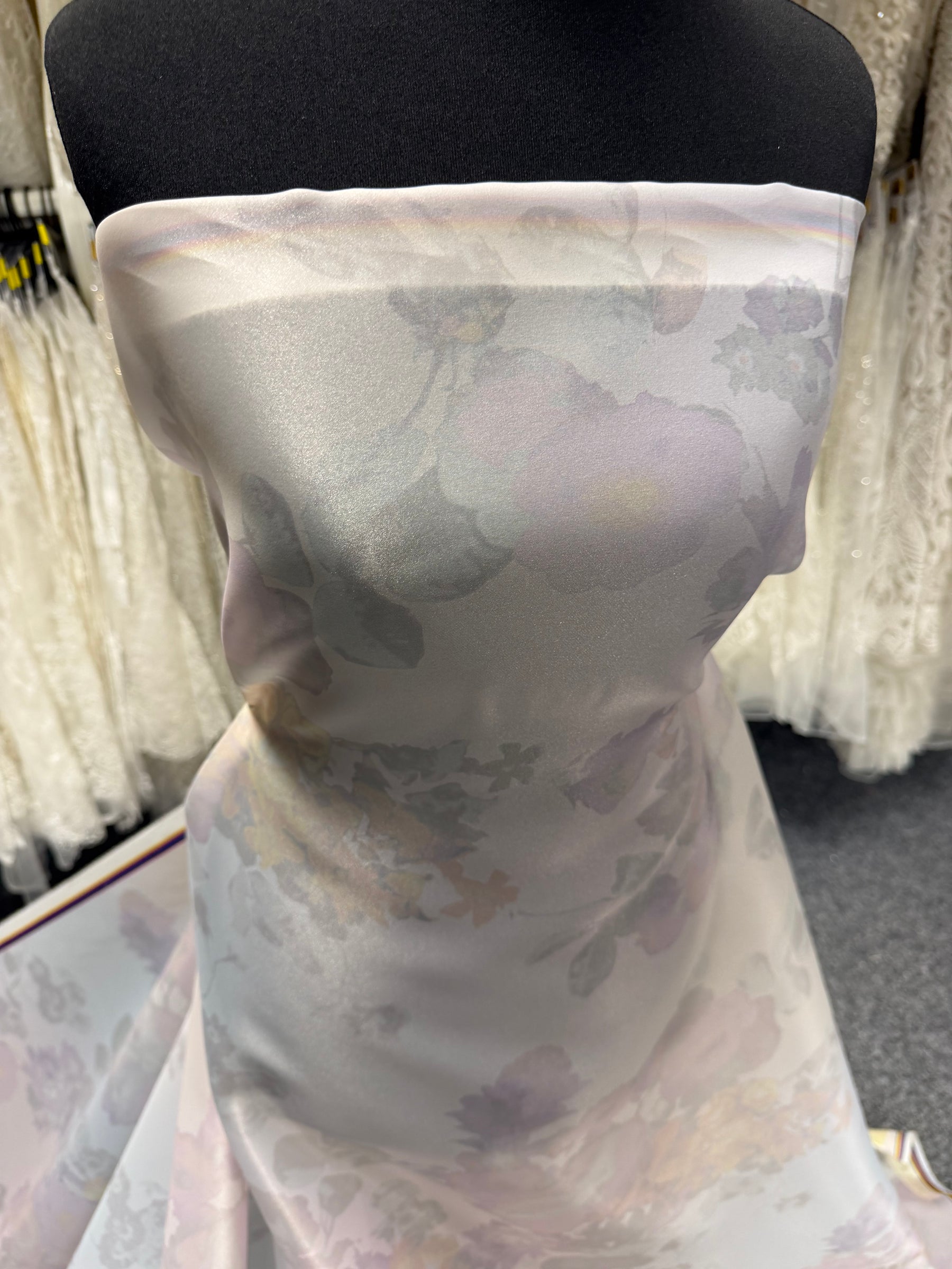 Ivoire avec organza imprimé multicolore - PR2007