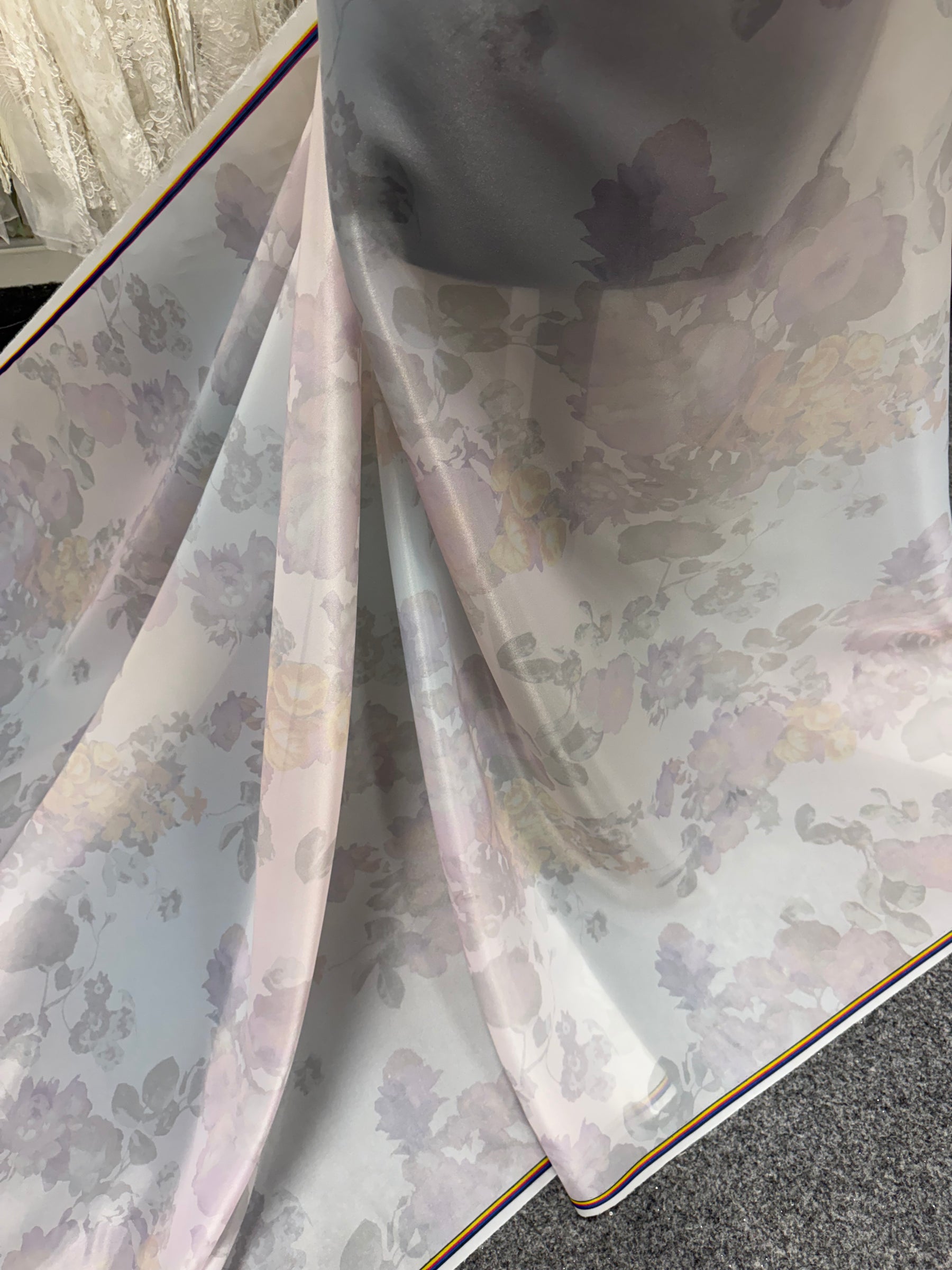 Ivoire avec organza imprimé multicolore - PR2007