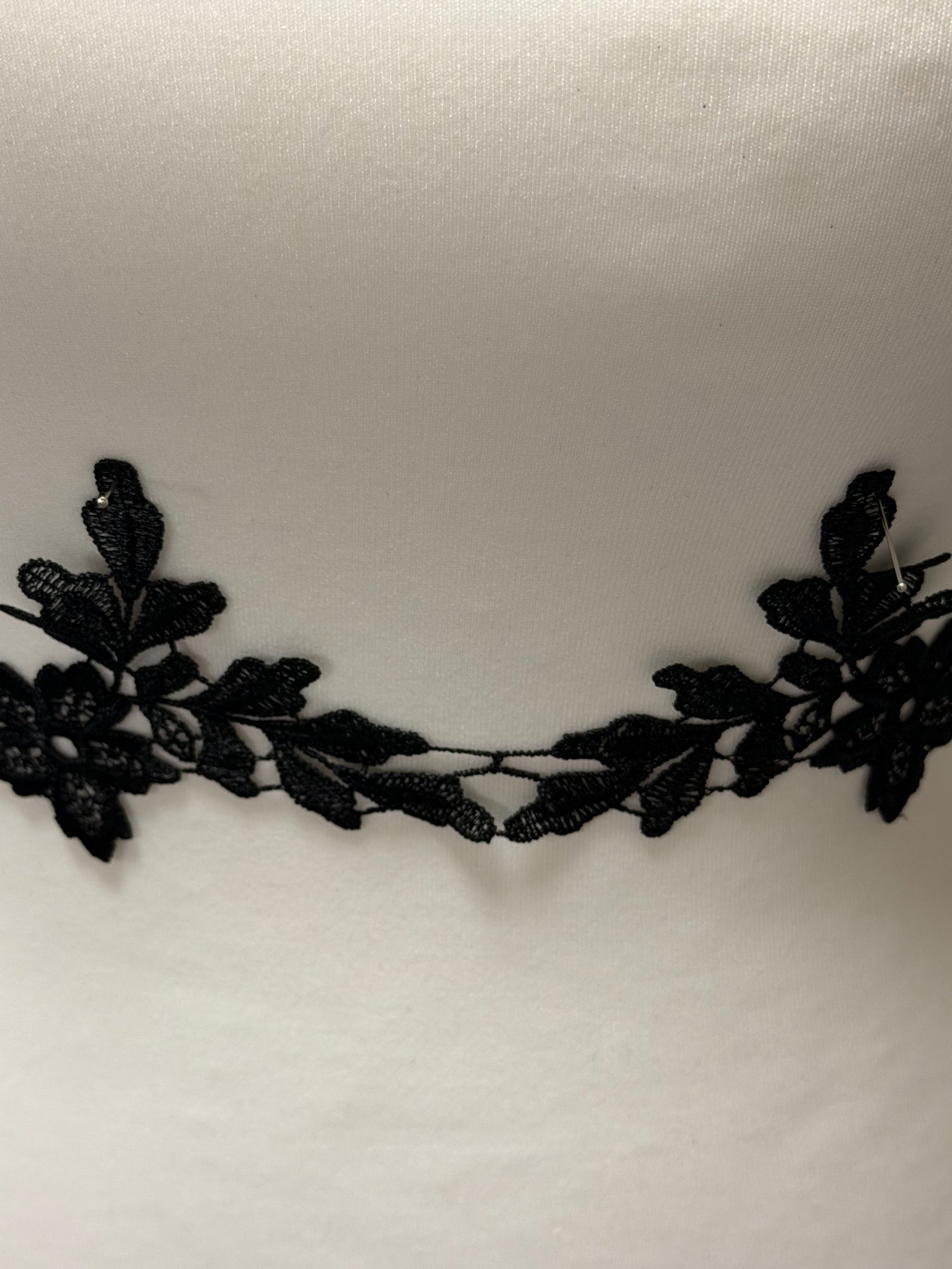 Black Guipure Lace Trim - T552