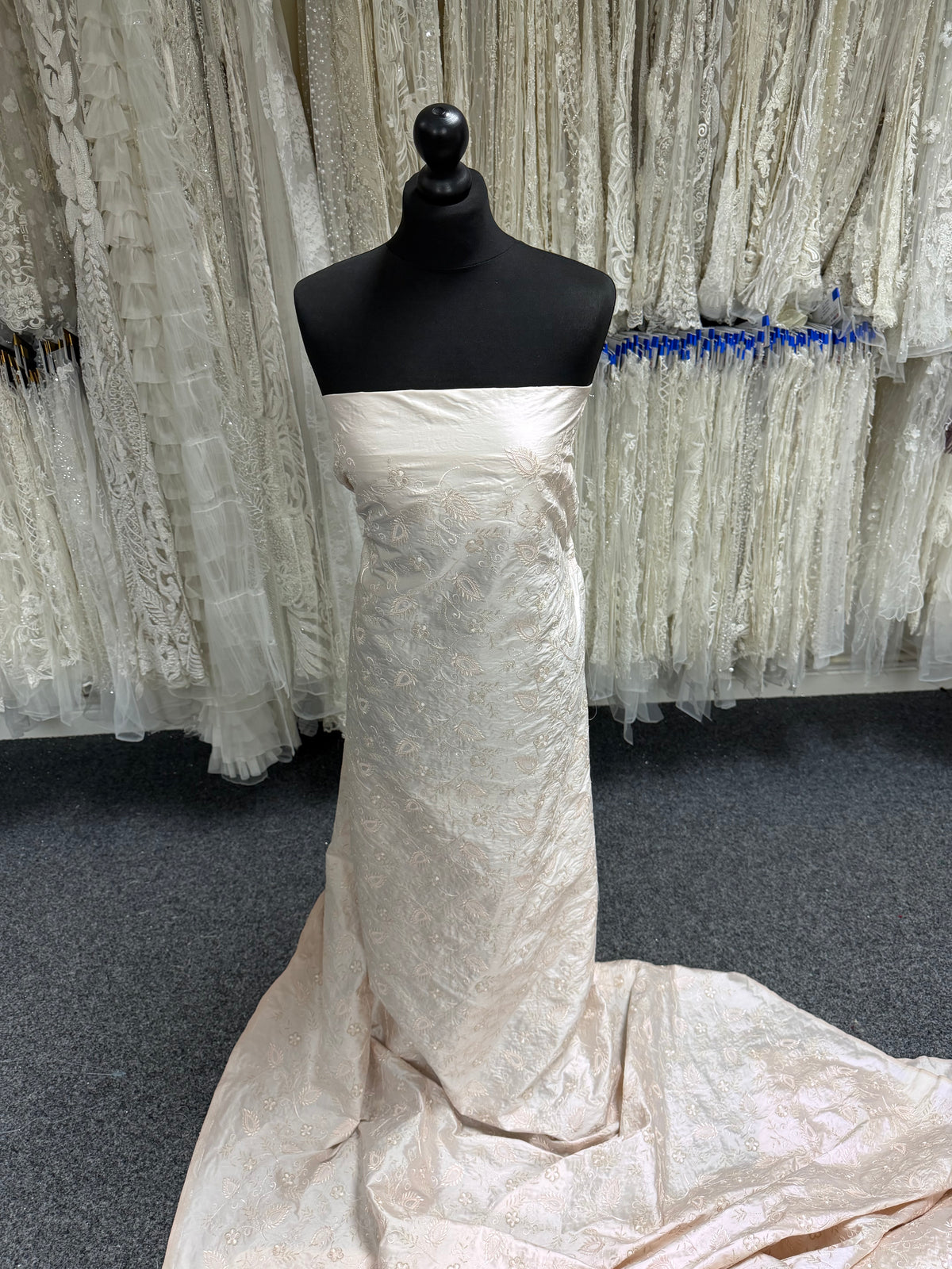 Dupion Brodé Blush – Delyth