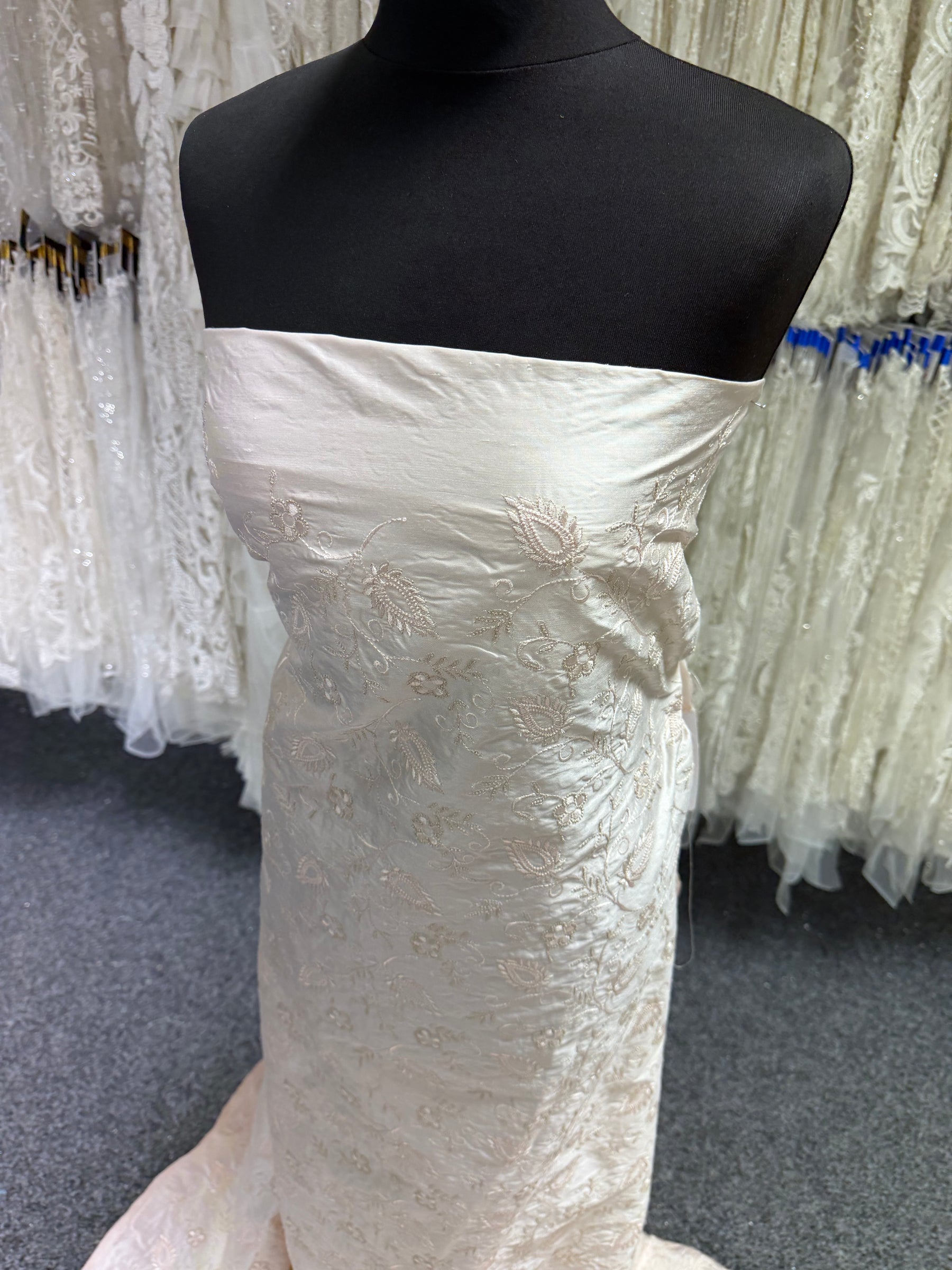 Dupion Brodé Blush – Delyth