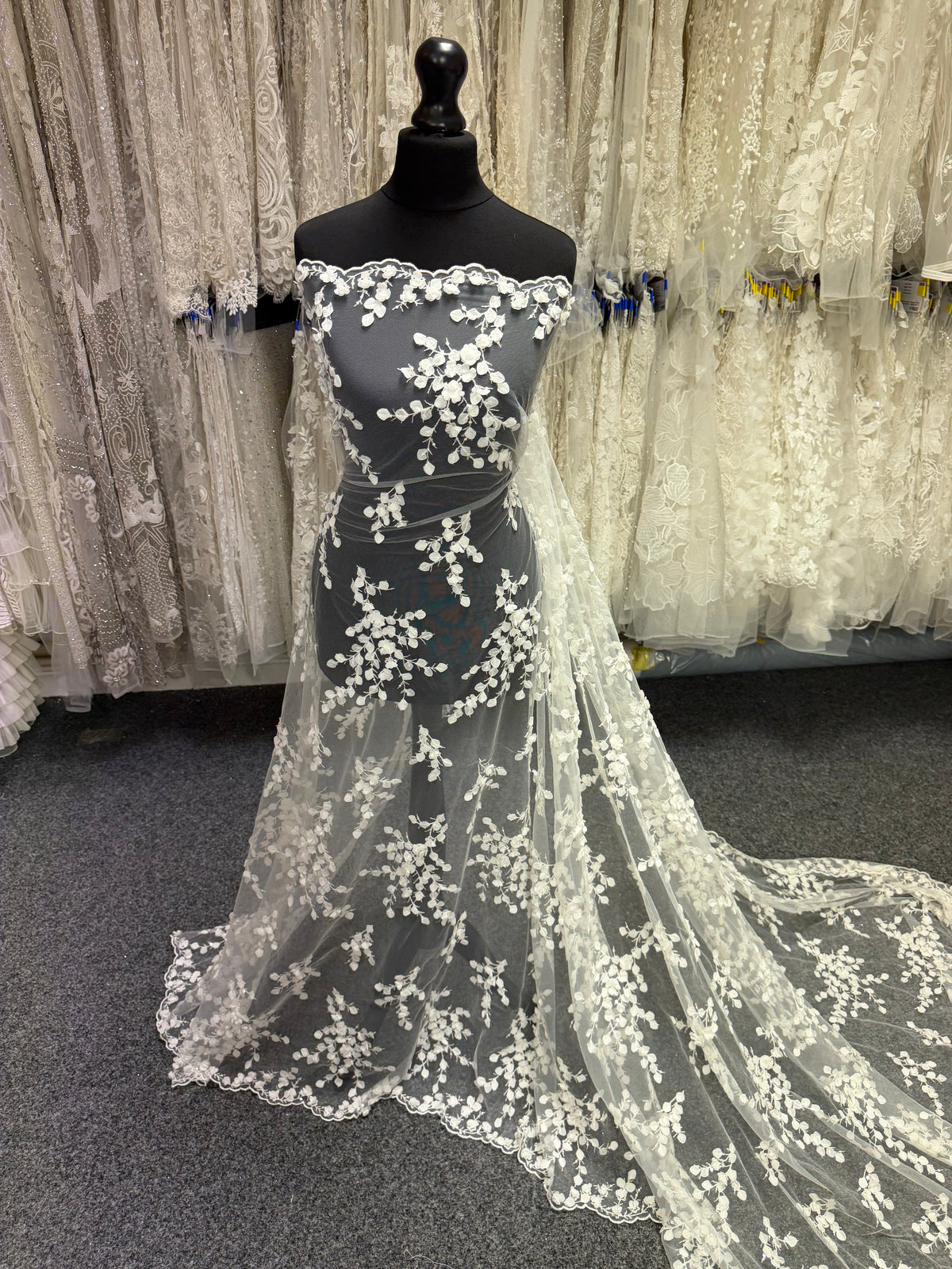 Tulle brodé de sequins ivoire – EB3005