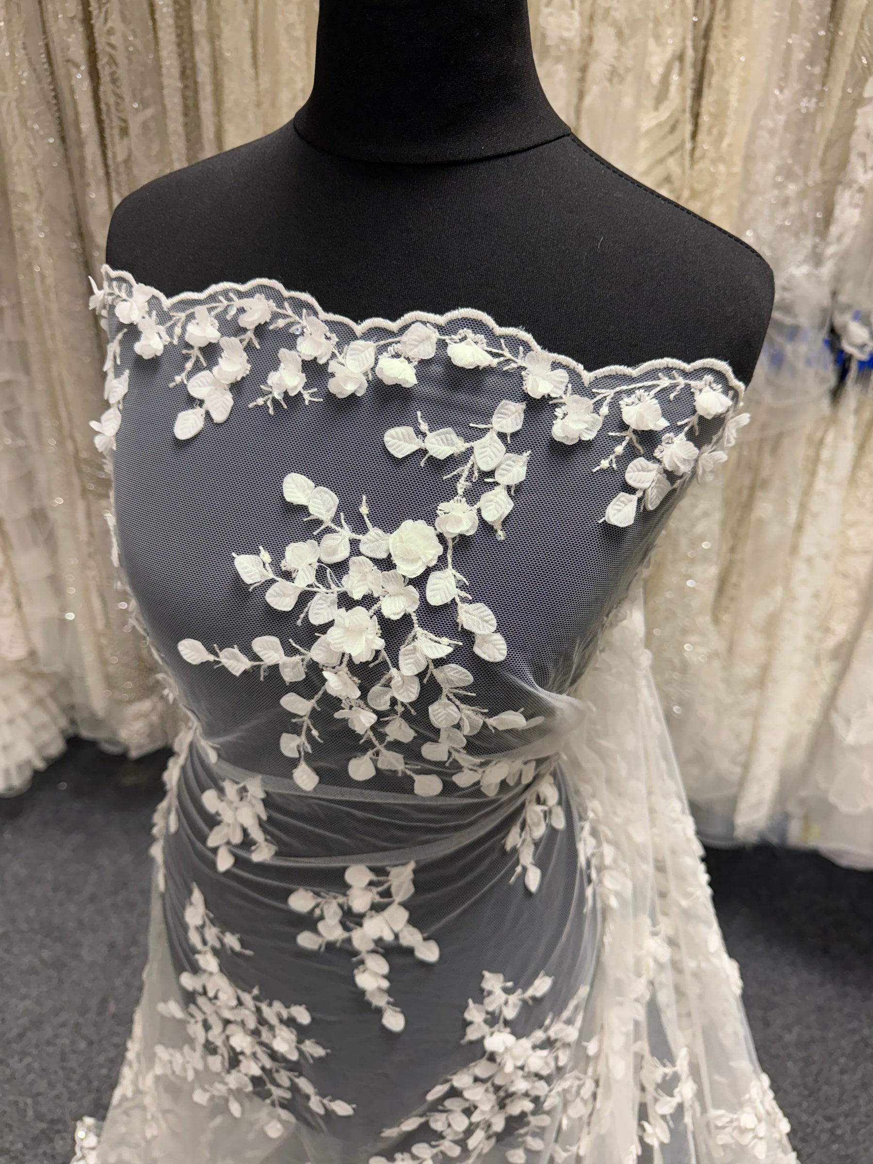 Tulle brodé de sequins ivoire – EB3005