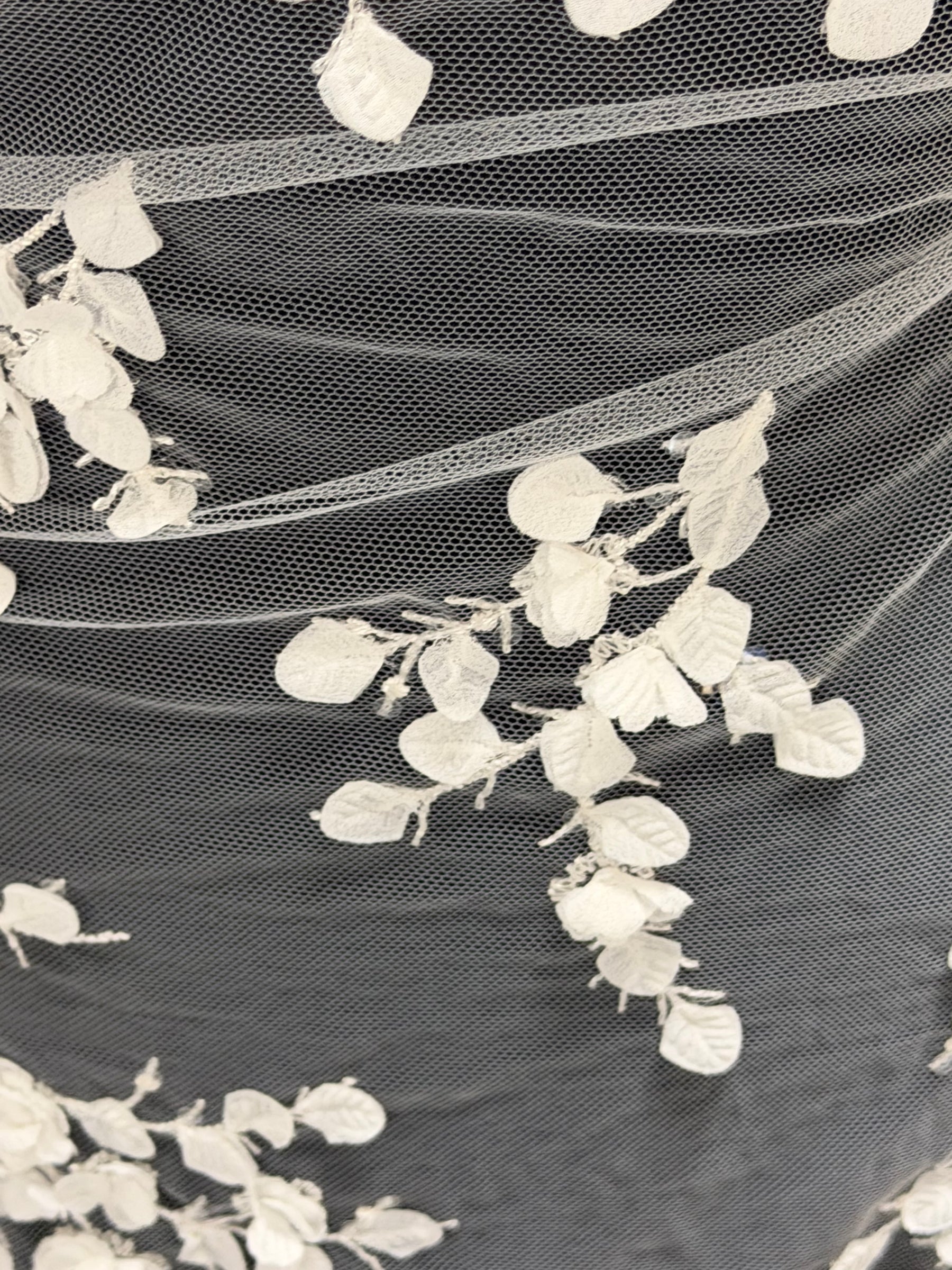 Tulle brodé de sequins ivoire – EB3005