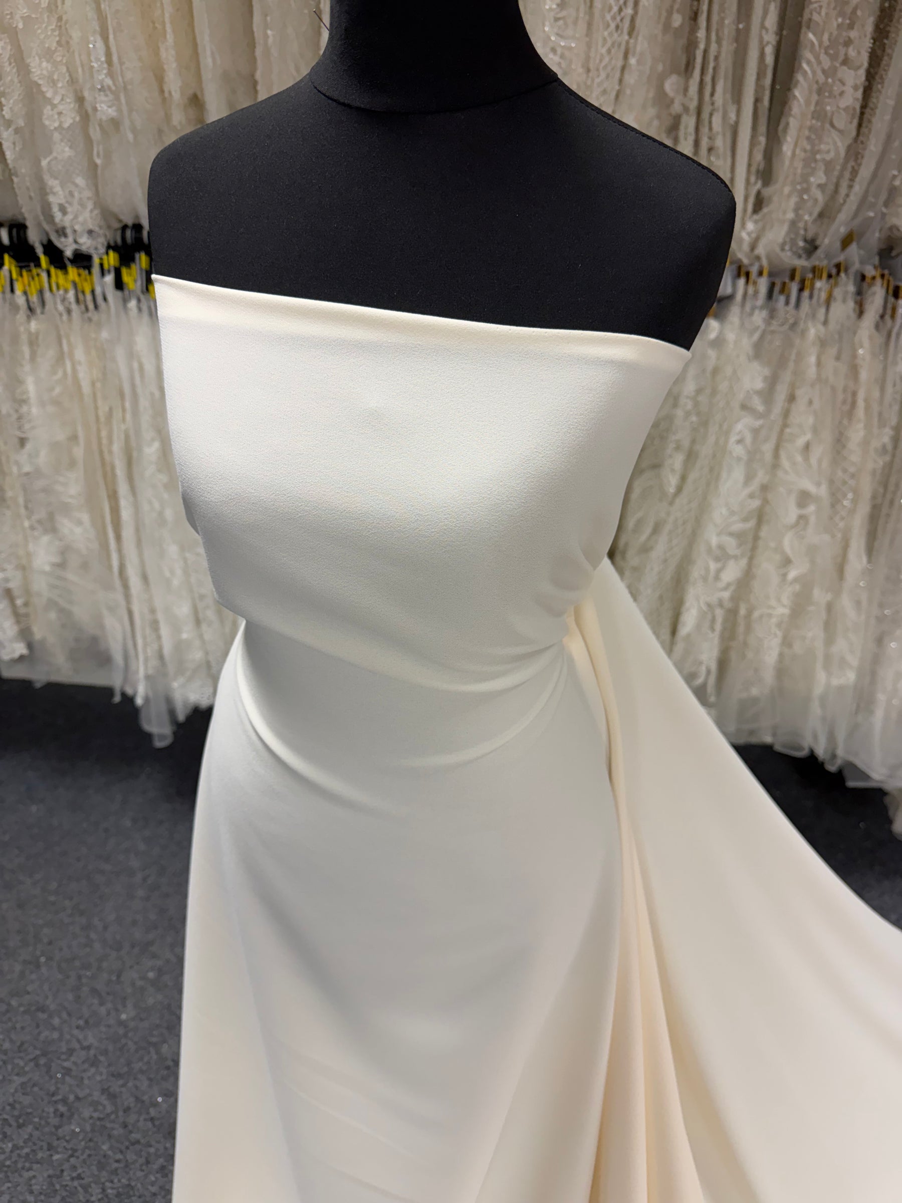 Crêpe de polyester poids moyen ivoire foncé - P59