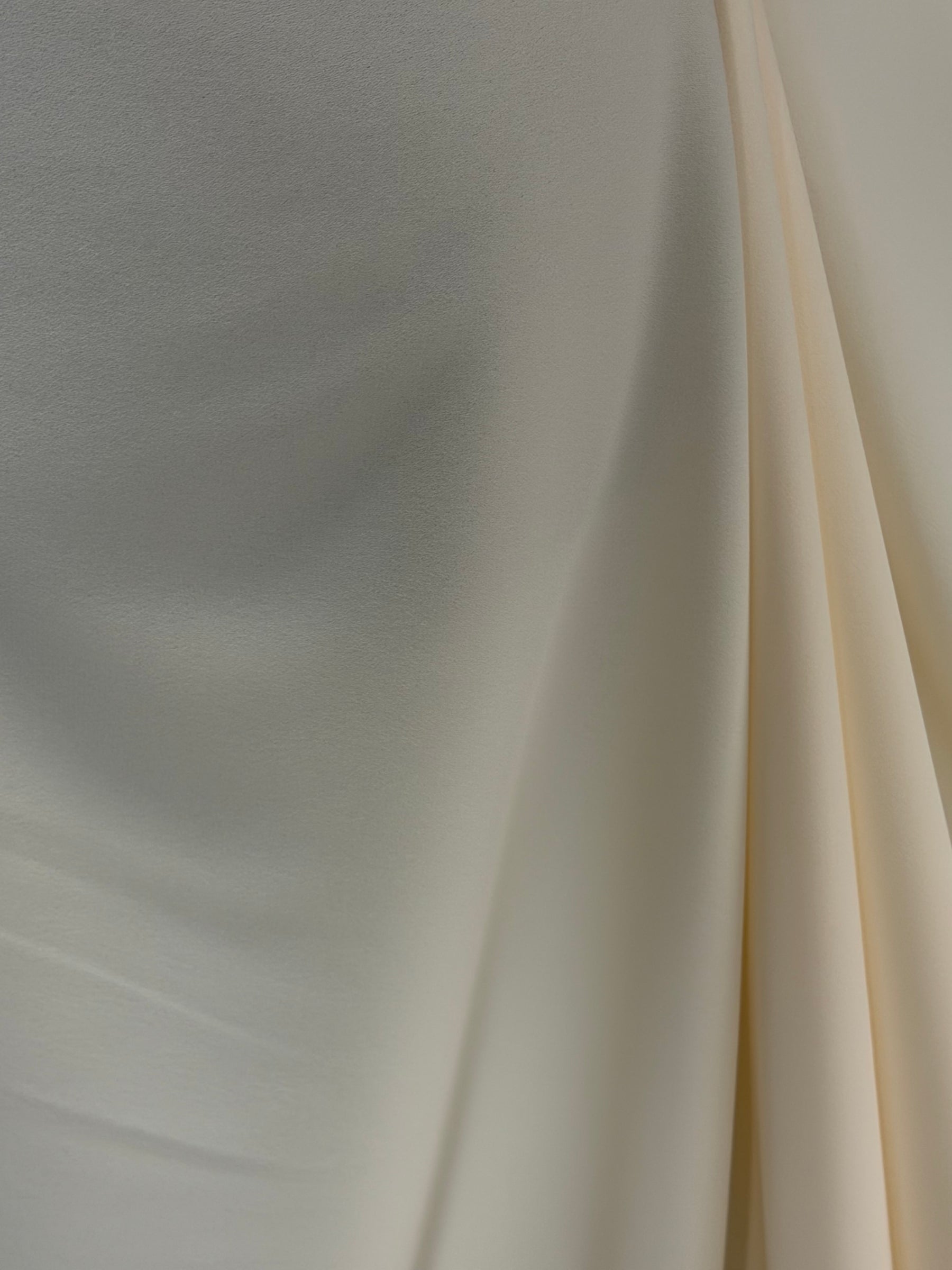 Crêpe de polyester poids moyen ivoire foncé - P59