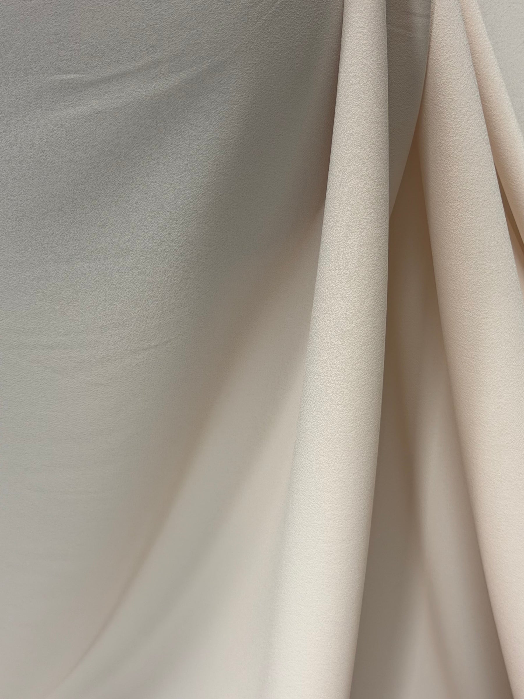 Crêpe polyester rose coquillage, poids moyen - P59