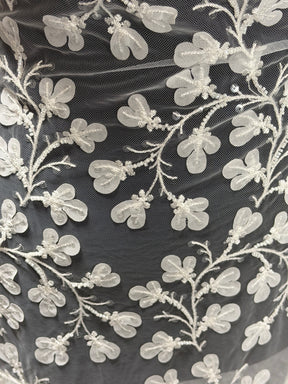 Tulle brodé de perles ivoire - EB1055