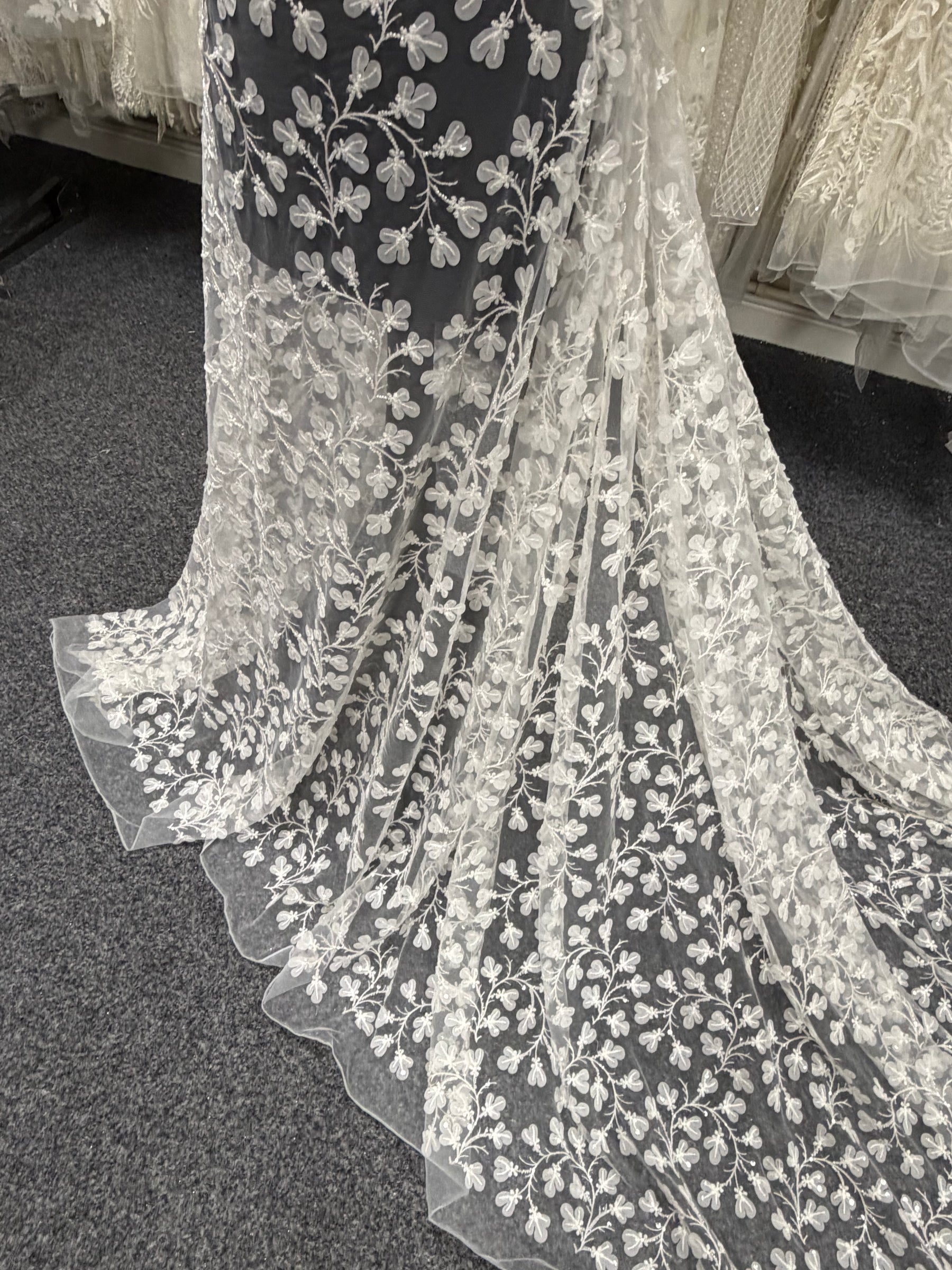 Tulle brodé de perles ivoire - EB1055