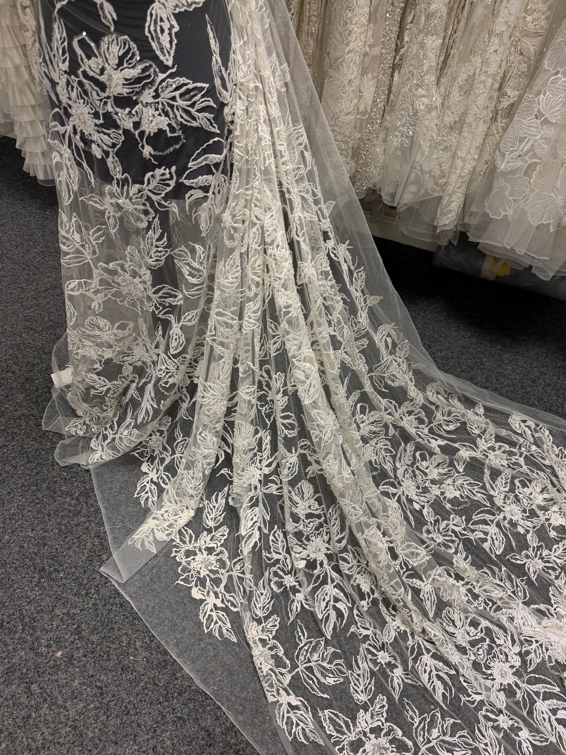 Tulle brodé de perles ivoire - EB1100