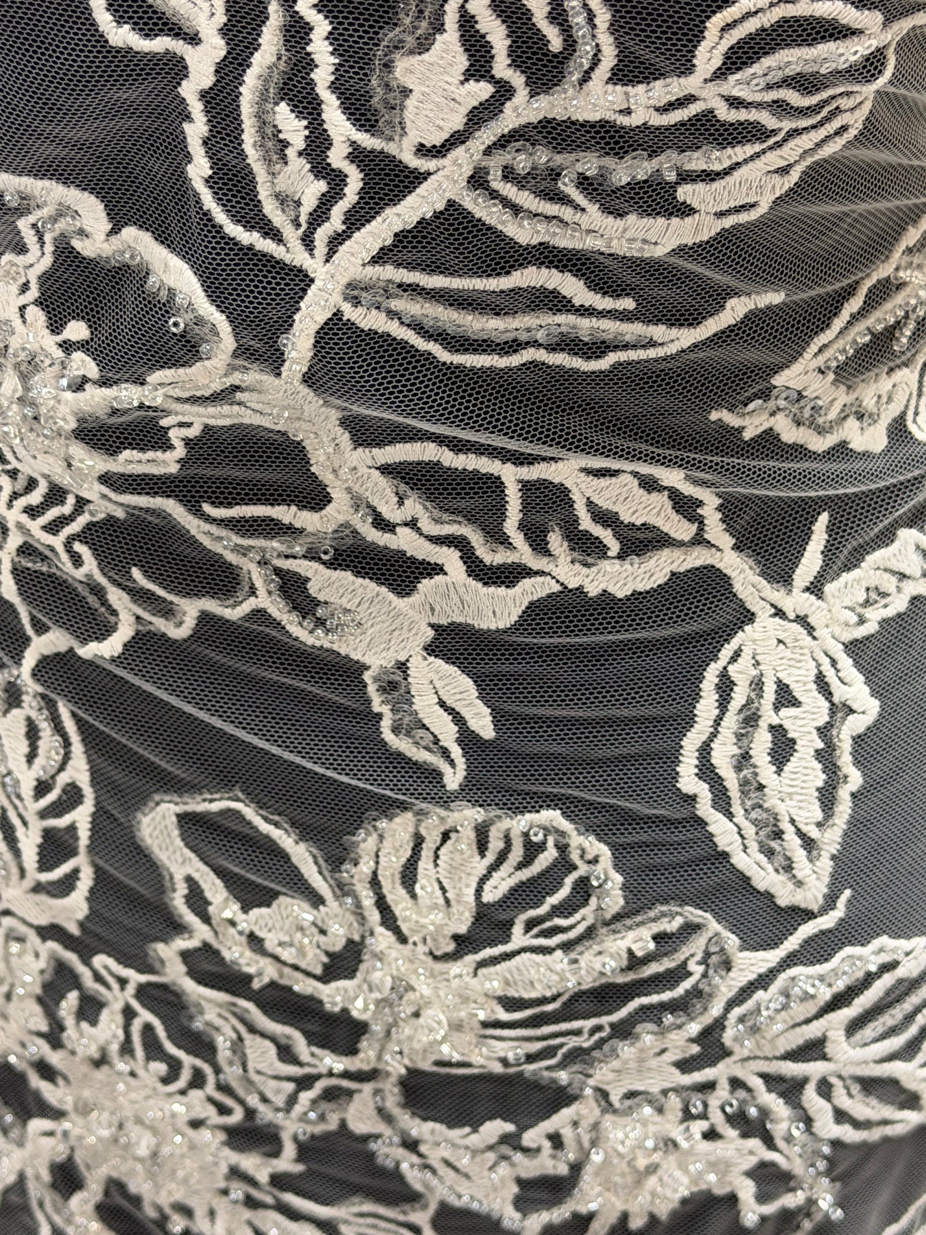 Tulle brodé de perles ivoire - EB1100