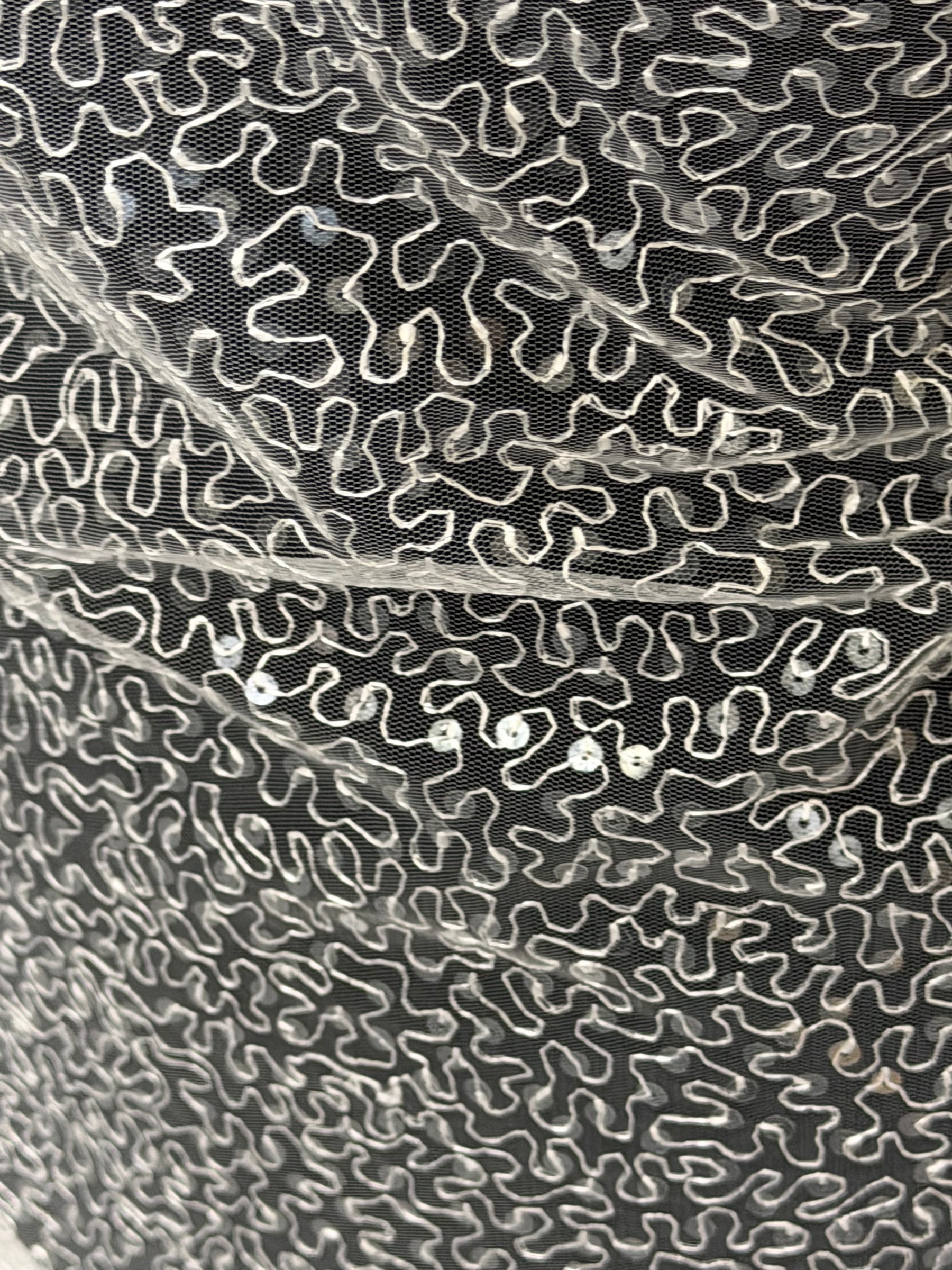 Tulle brodé de sequins ivoire – EB3001