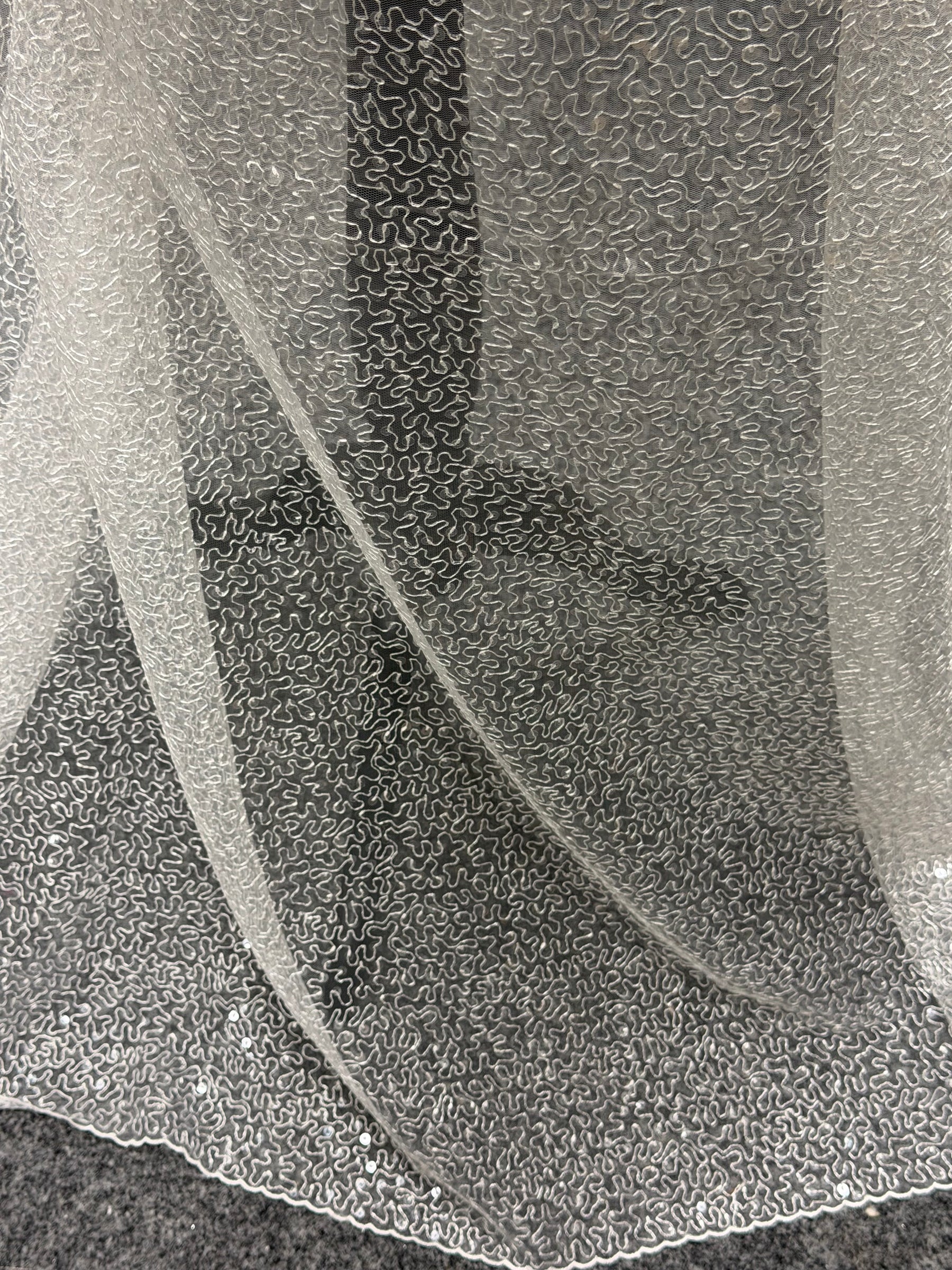Tulle brodé de sequins ivoire – EB3001