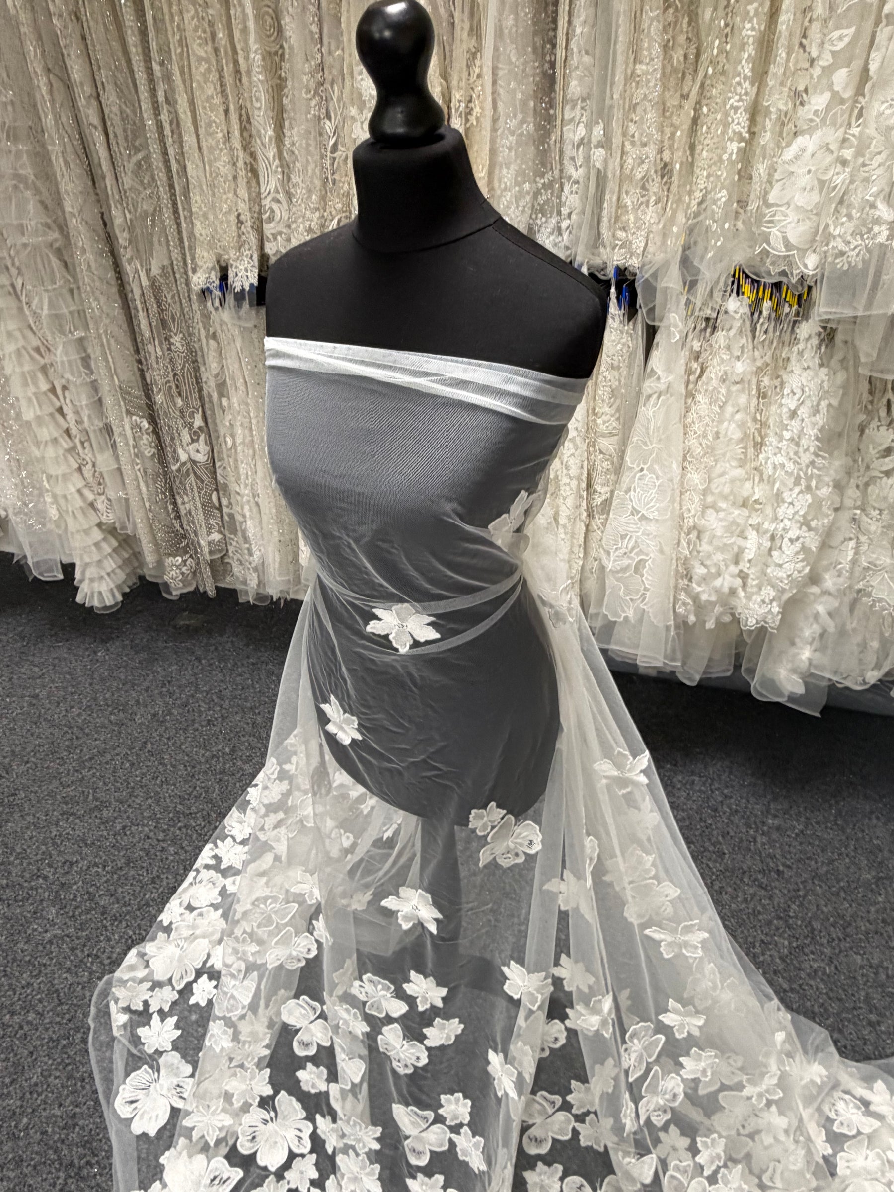 Dentelle brodée ivoire – EB5016