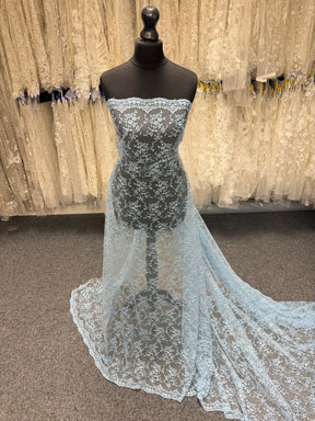 Dentelle brodée bleu ciel - P615