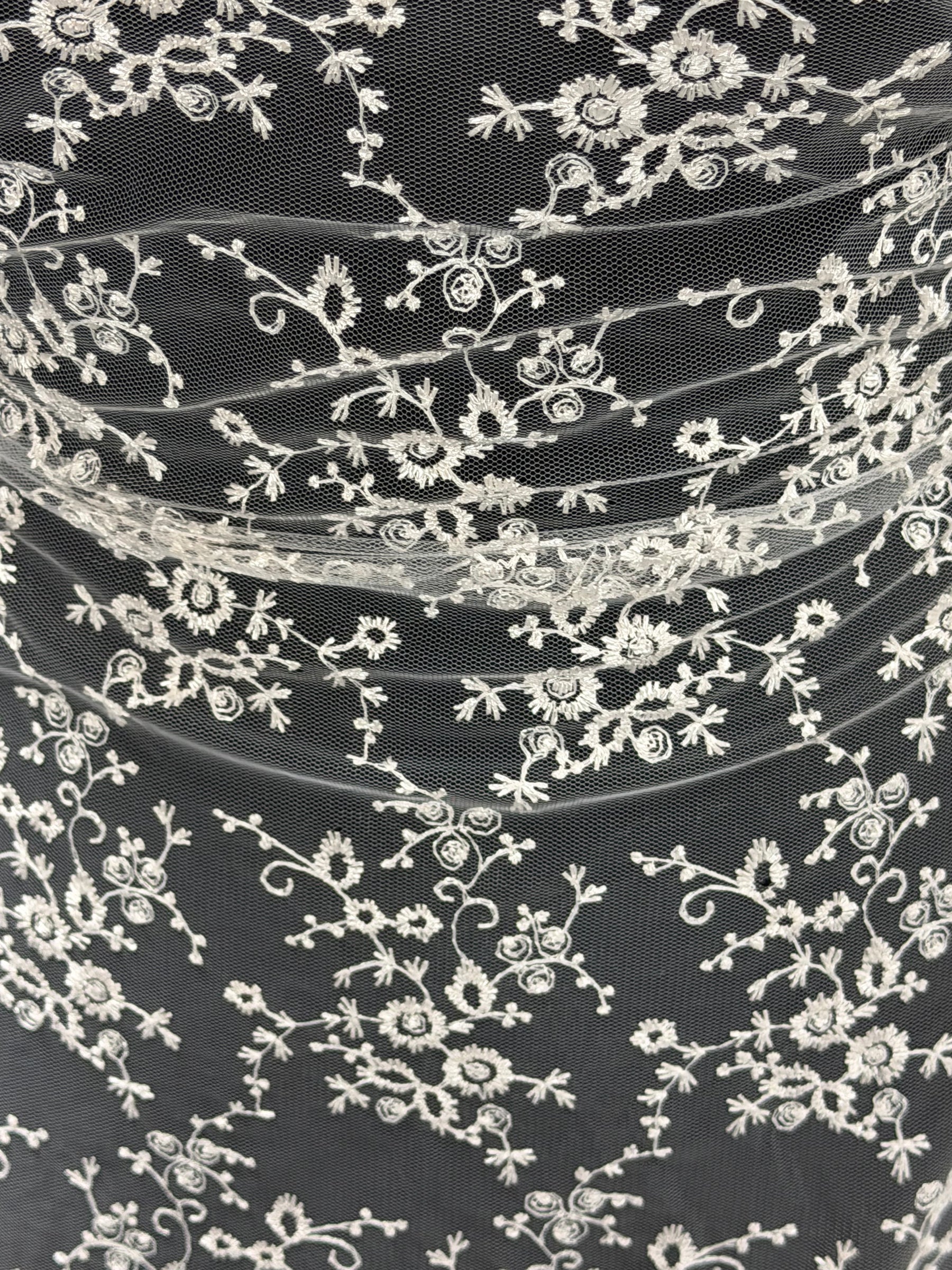 Dentelle brodée rose coquille - P615