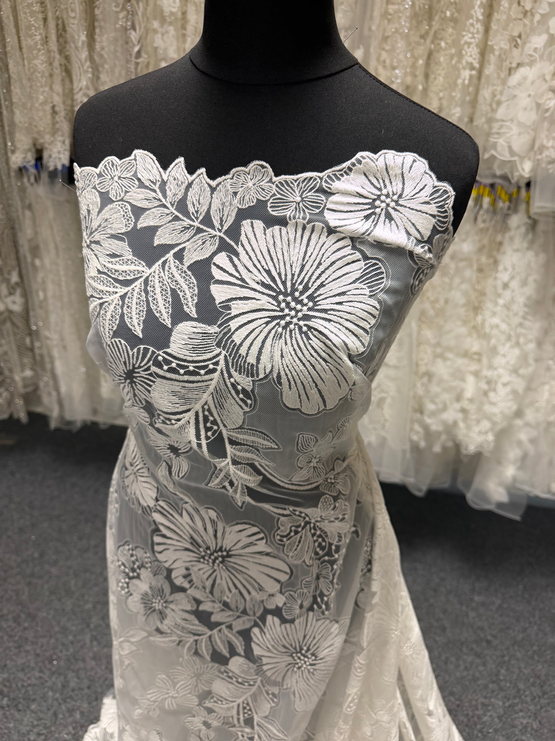 Dentelle florale brodée ivoire - EB5057