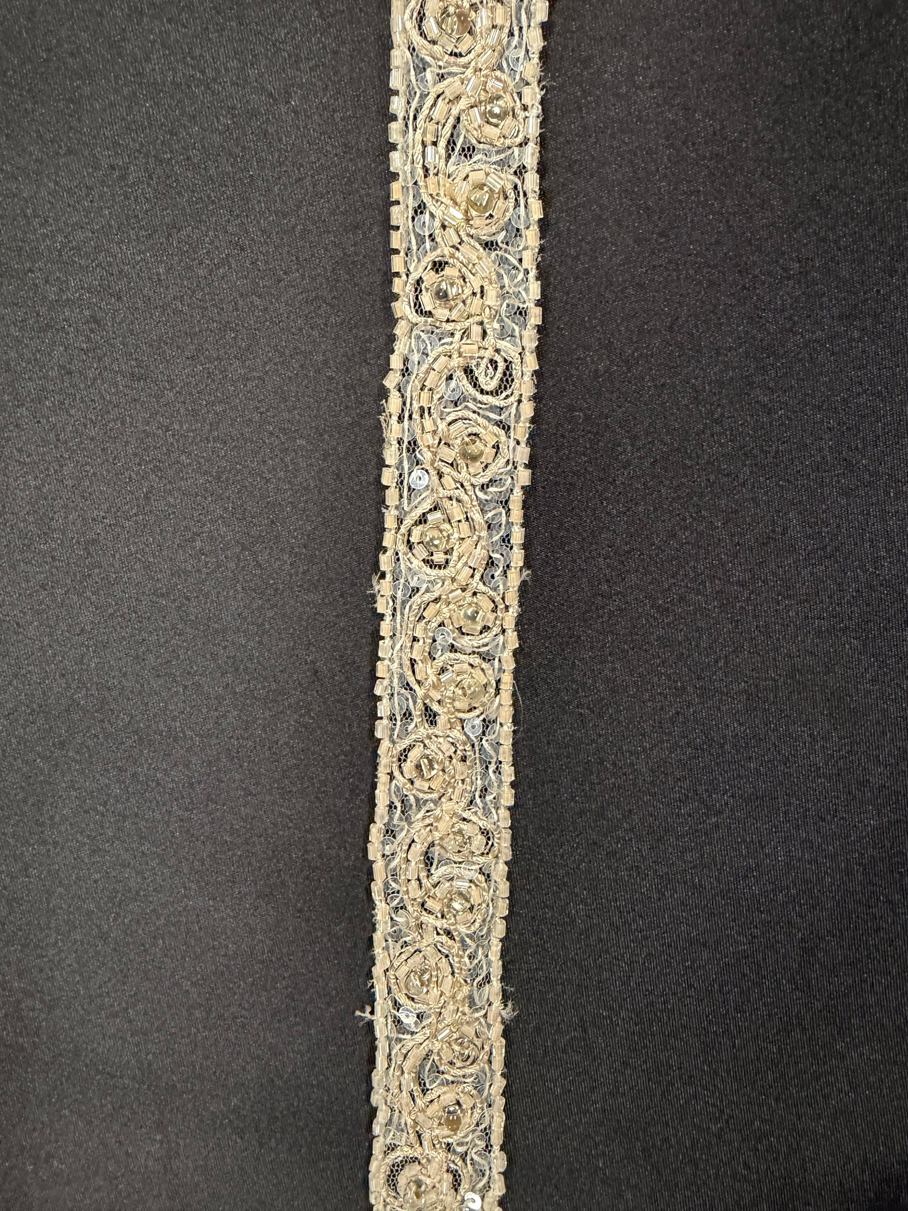 Passementerie en dentelle perlée - T80