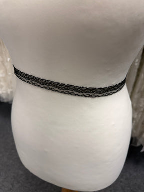 Bordure de dentelle française noire - T923