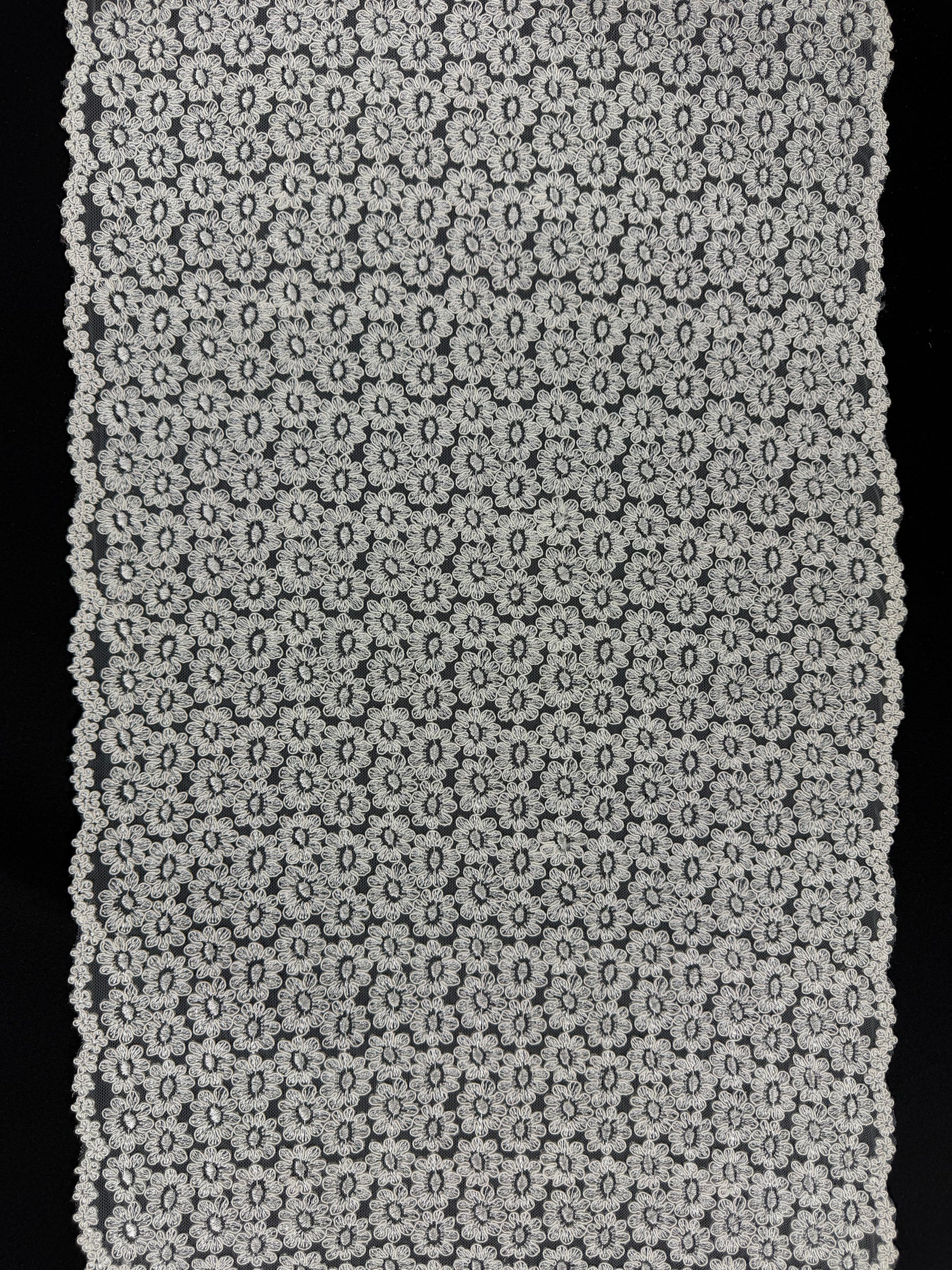 Bordure en dentelle festonnée ivoire - T624