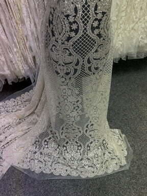 Robe de bal en tulle pailleté ivoire à carreaux