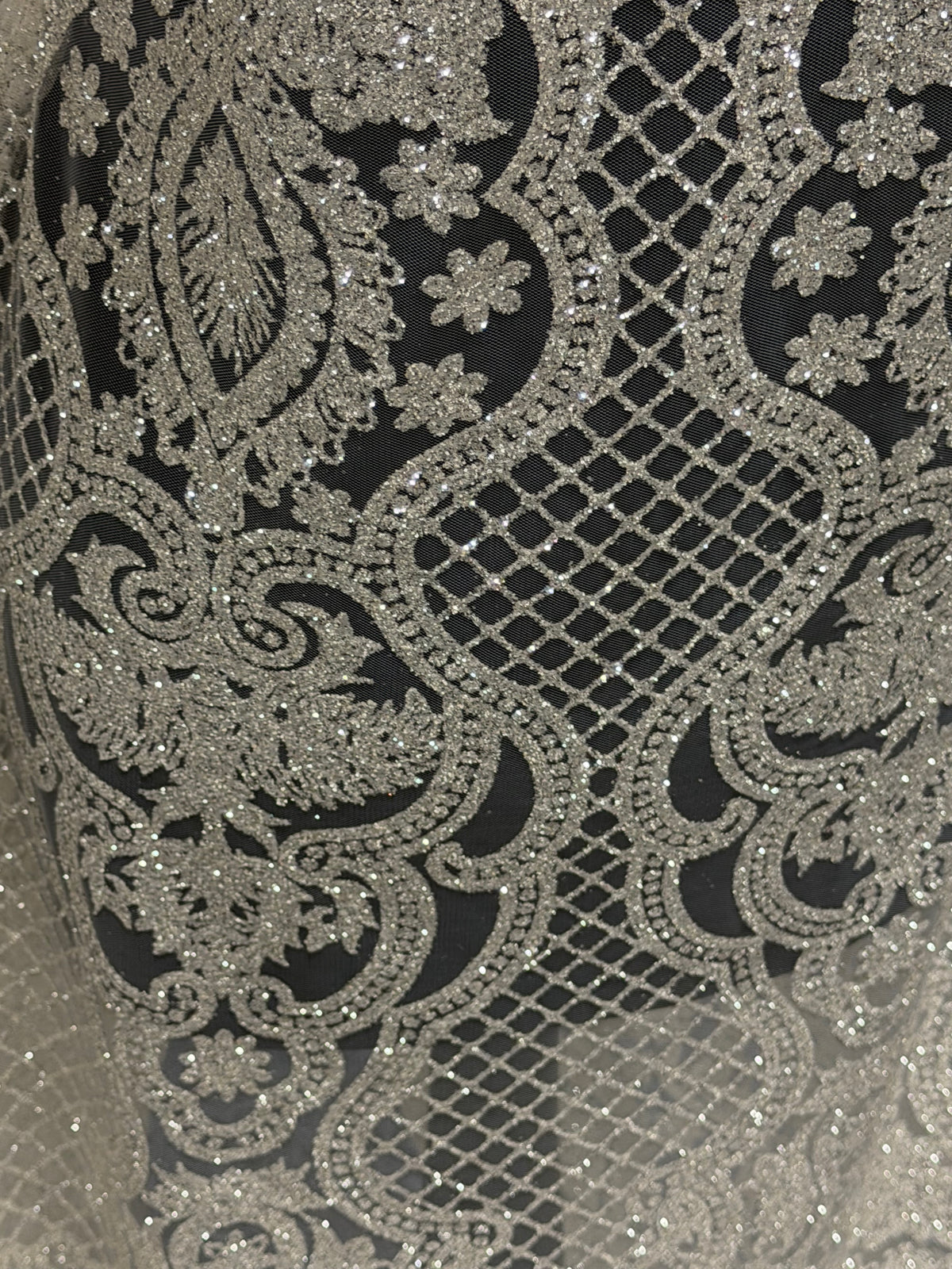 Robe de bal en tulle pailleté ivoire à carreaux