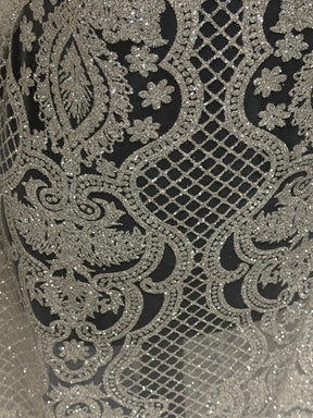Robe de bal en tulle pailleté ivoire à carreaux