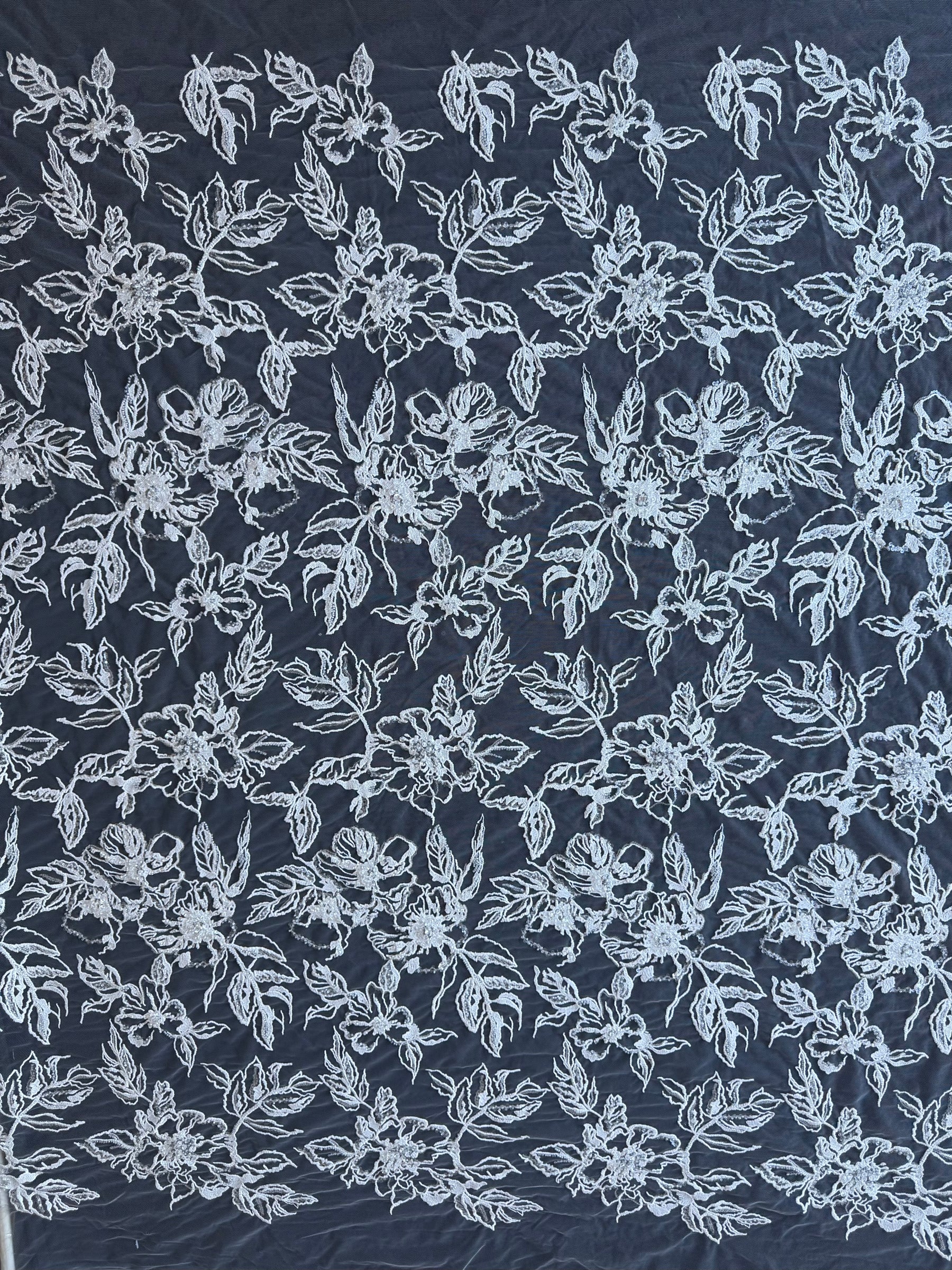 Tulle brodé de perles ivoire - EB1100