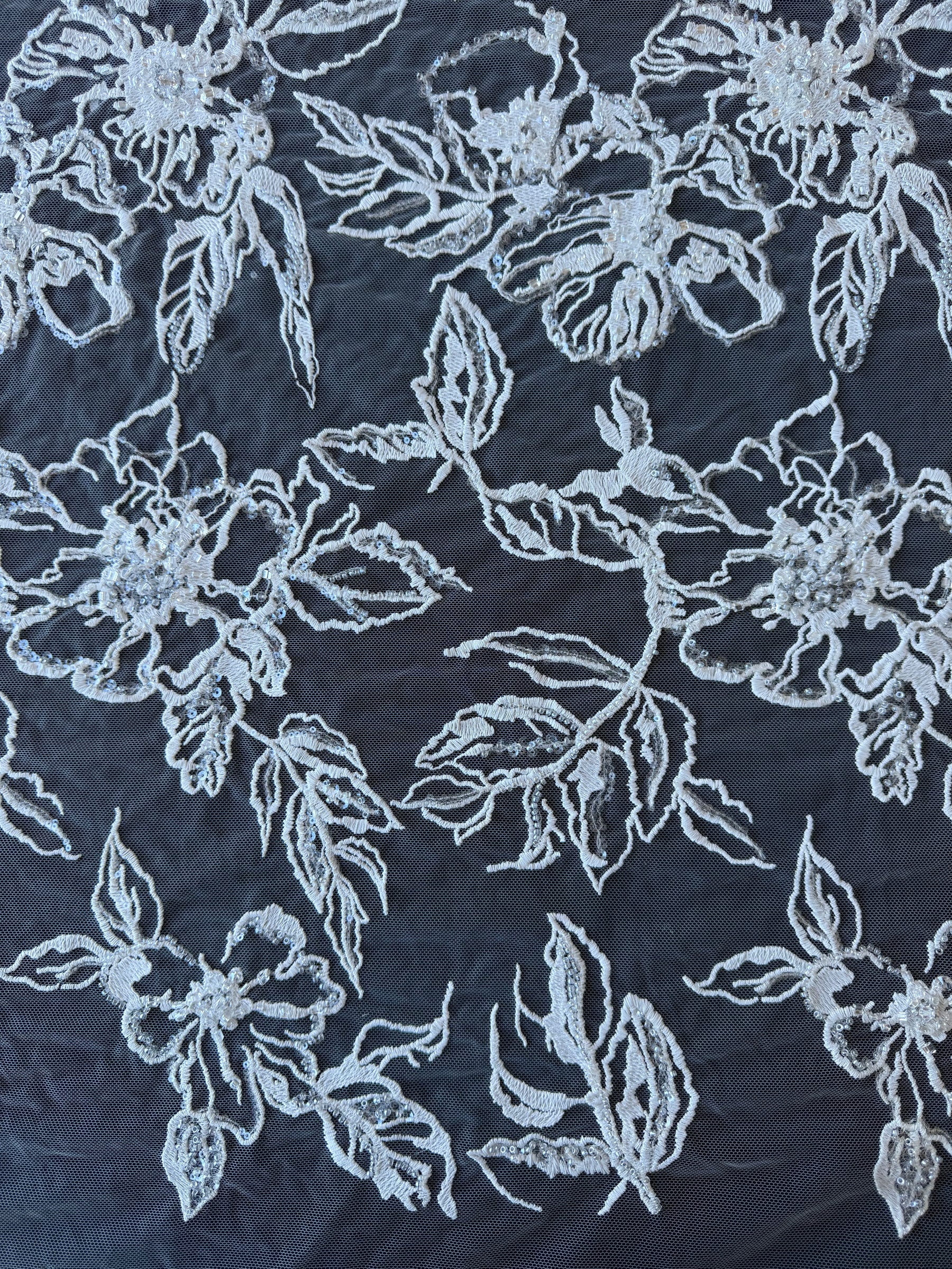 Tulle brodé de perles ivoire - EB1100