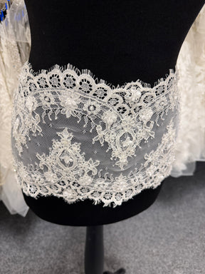 Galon de dentelle à cordonnet et perles ivoire - T680