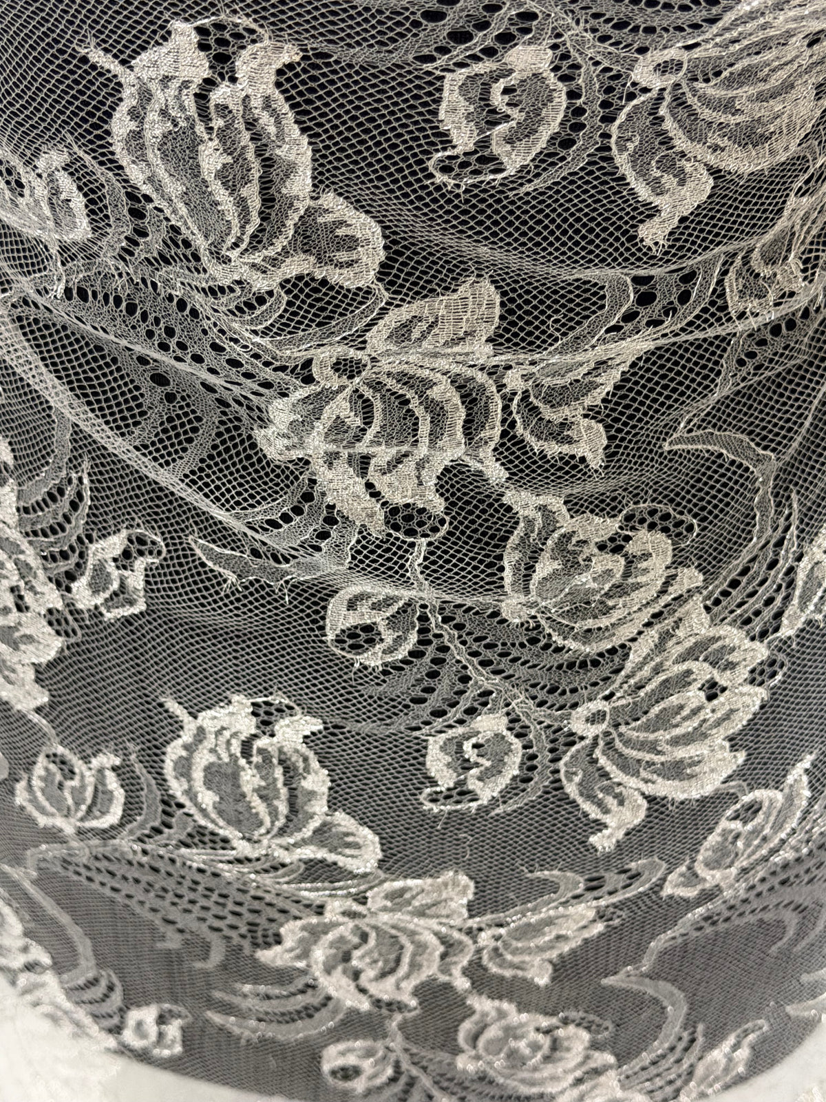 Dentelle de Chantilly argent - P882