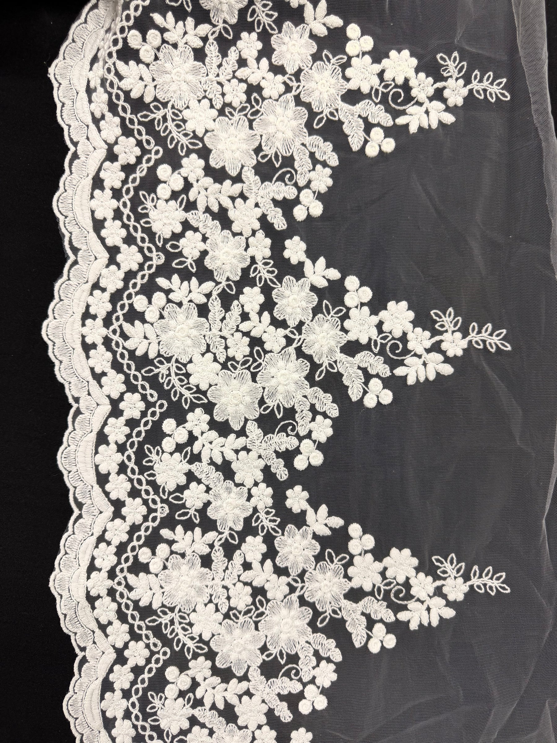 Passementerie en dentelle cordée ivoire clair - T982