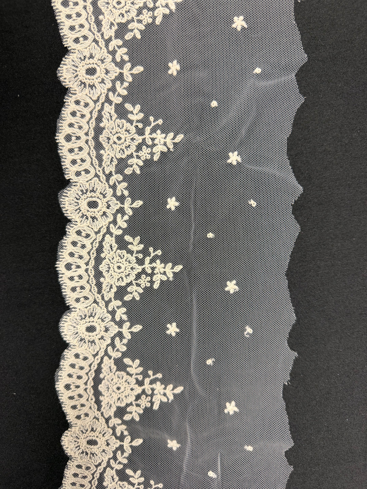 Galon de dentelle en coton brodé ivoire - T275