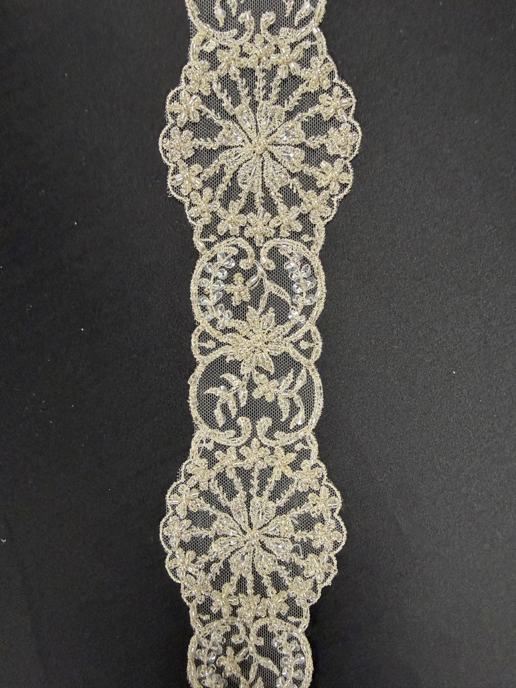 Galon de dentelle perlée ivoire - T203