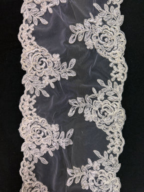Garniture de dentelle festonnée et perlée ivoire - T32