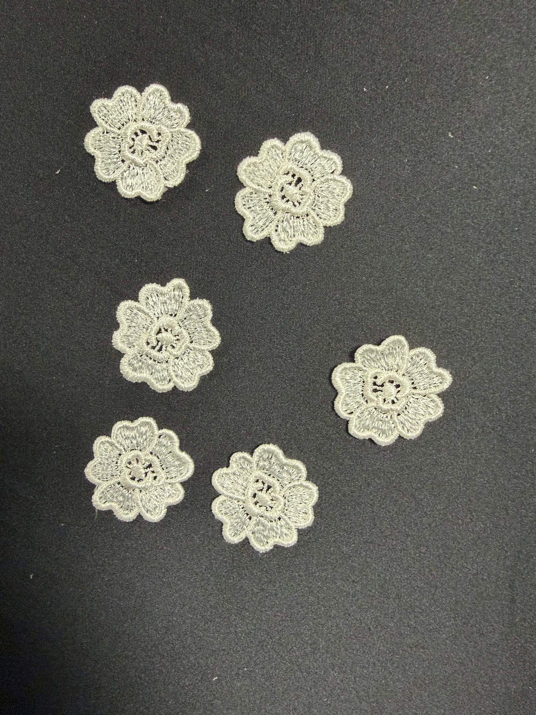 Fleur en guipure ivoire - M24 (sachet de 25)