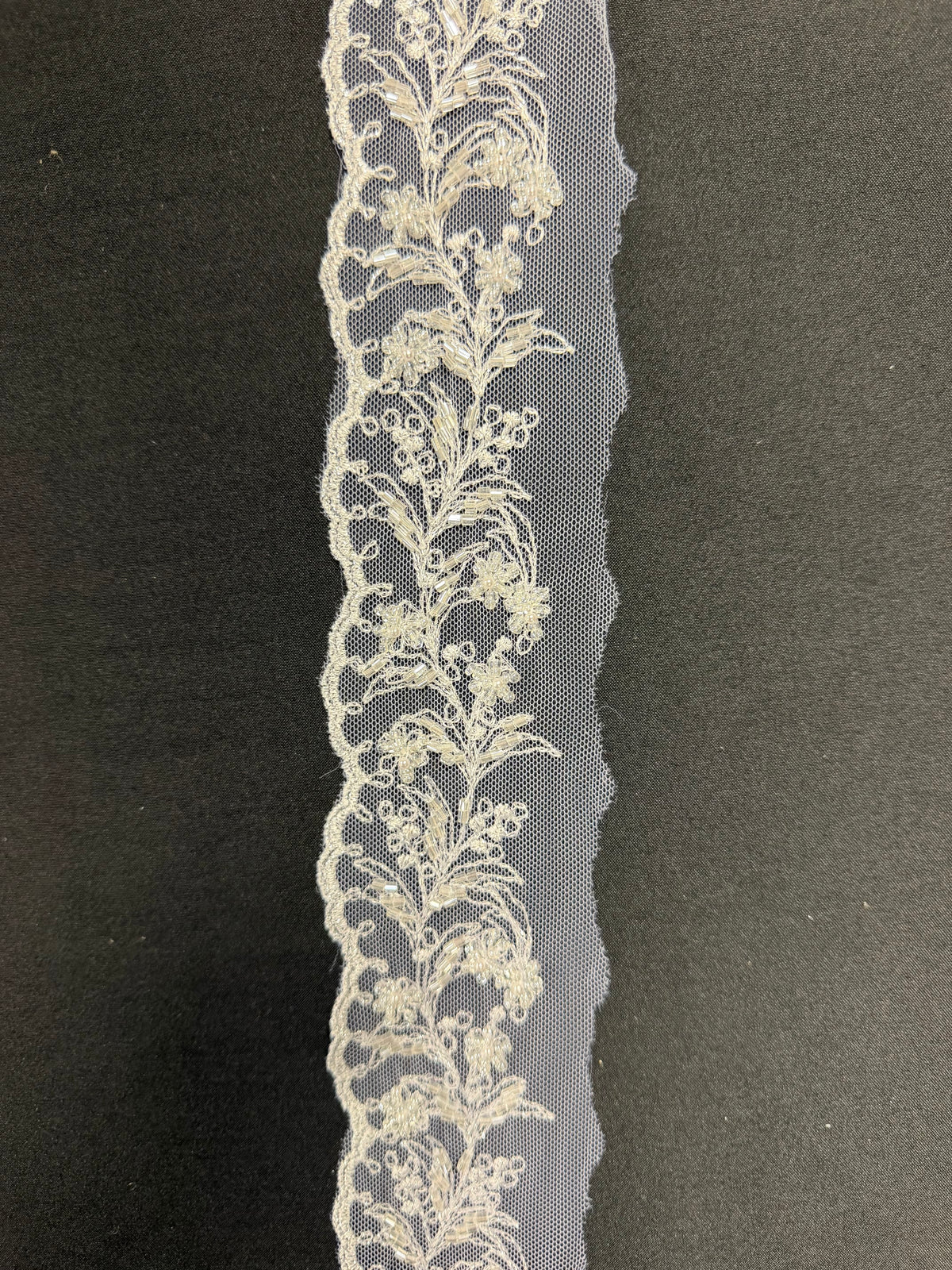 Garniture en dentelle perlée ivoire - T84