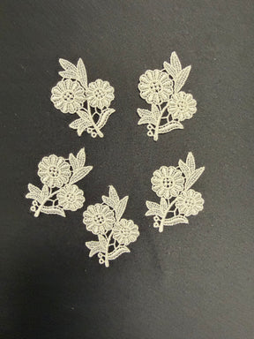 Bouquet floral en guipure ivoire - M22 (sachet de 25)