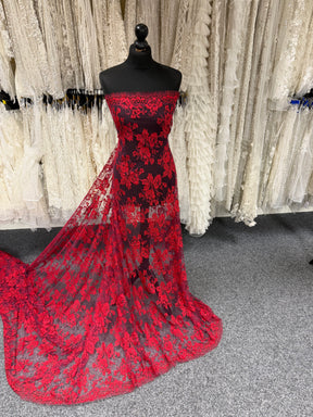 Dentelle Chantilly Rouge sur Violette - P188