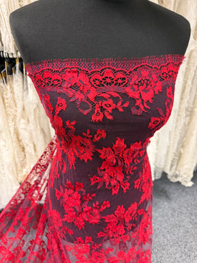 Dentelle Chantilly Rouge sur Violette - P188