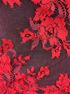 Dentelle Chantilly Rouge sur Violette - P188