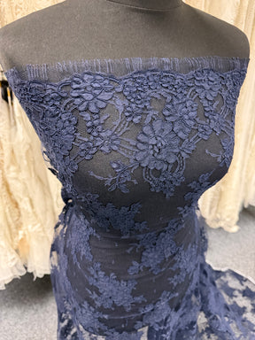 Dentelle de Chantilly à Cordonnet Bleu Marine - P237