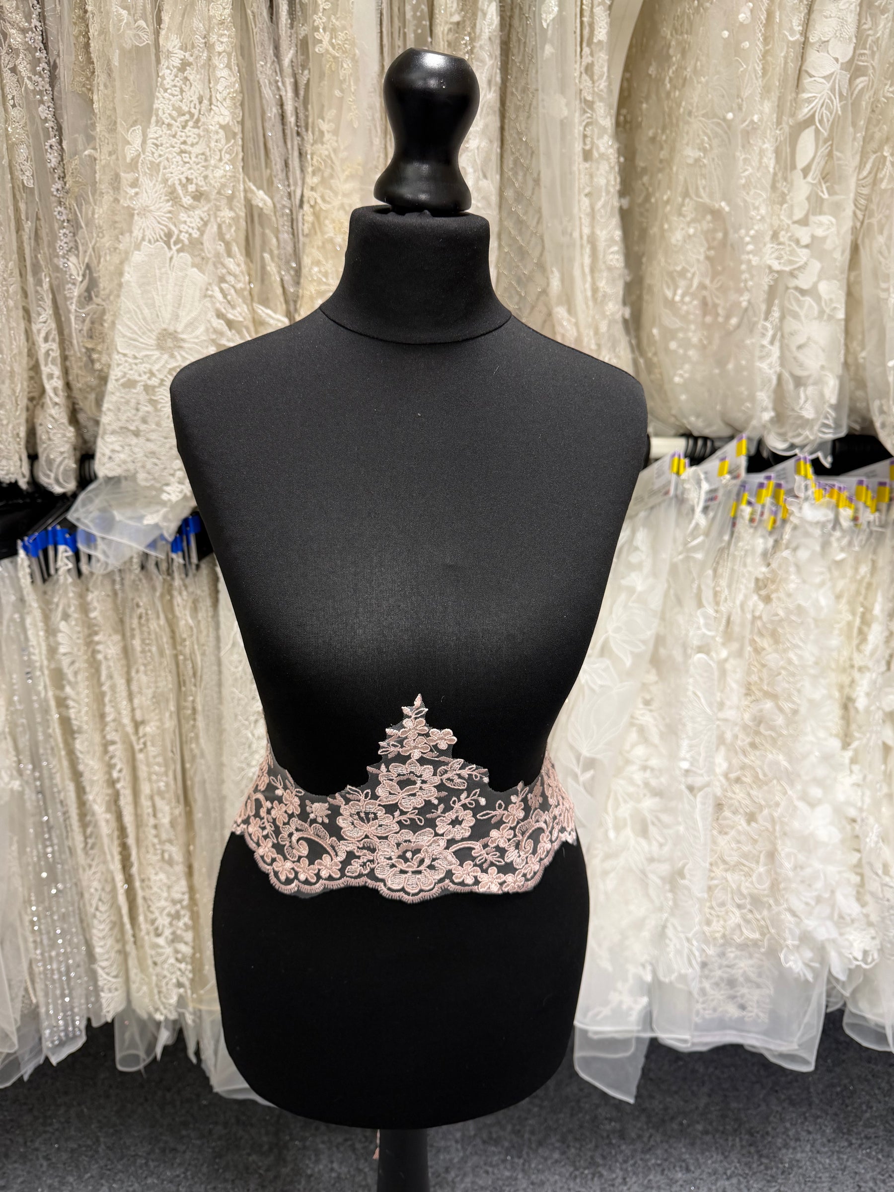Dentelle Cordonnée Rose Ancienne - T660