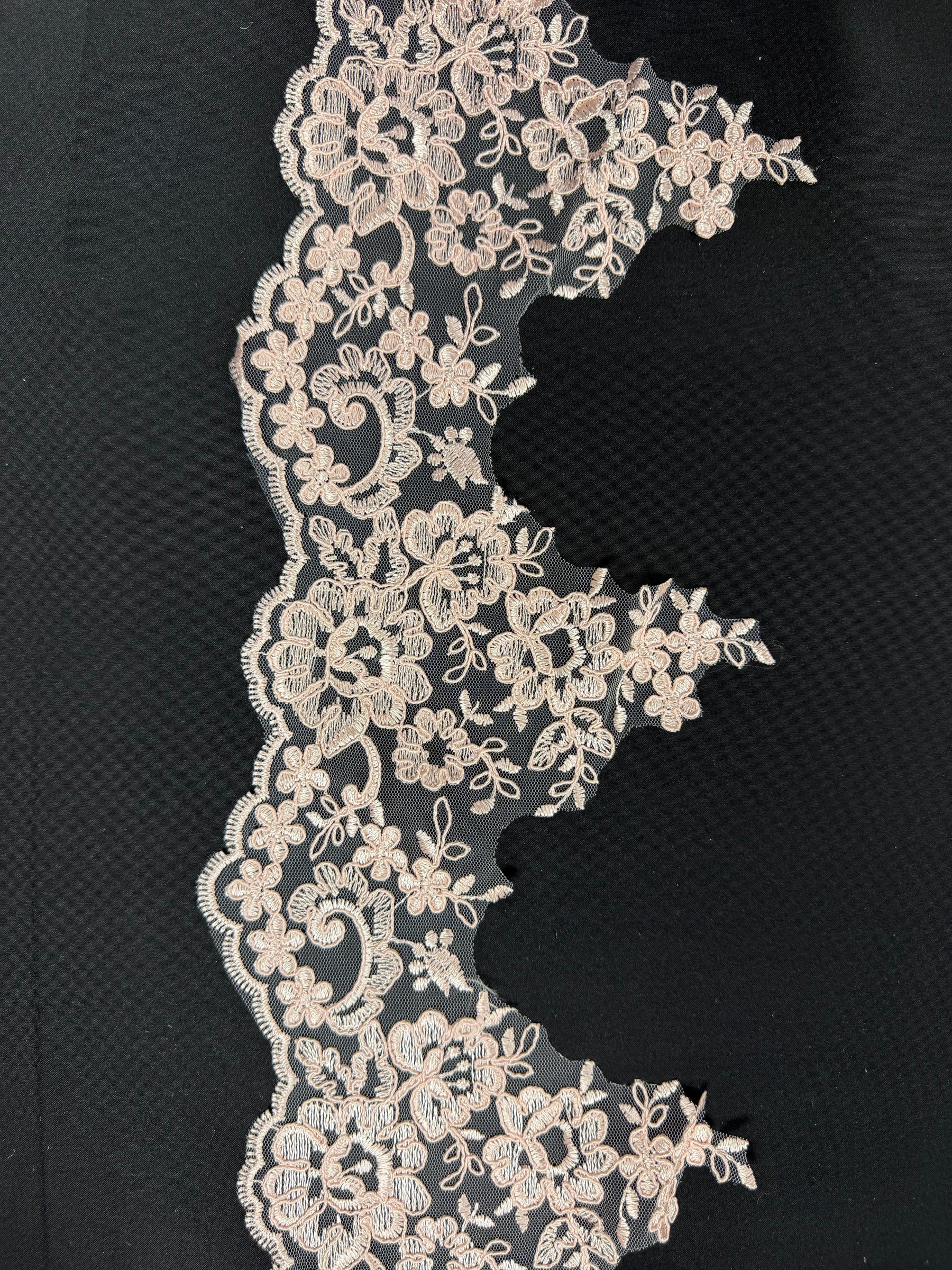 Dentelle Cordonnée Rose Ancienne - T660