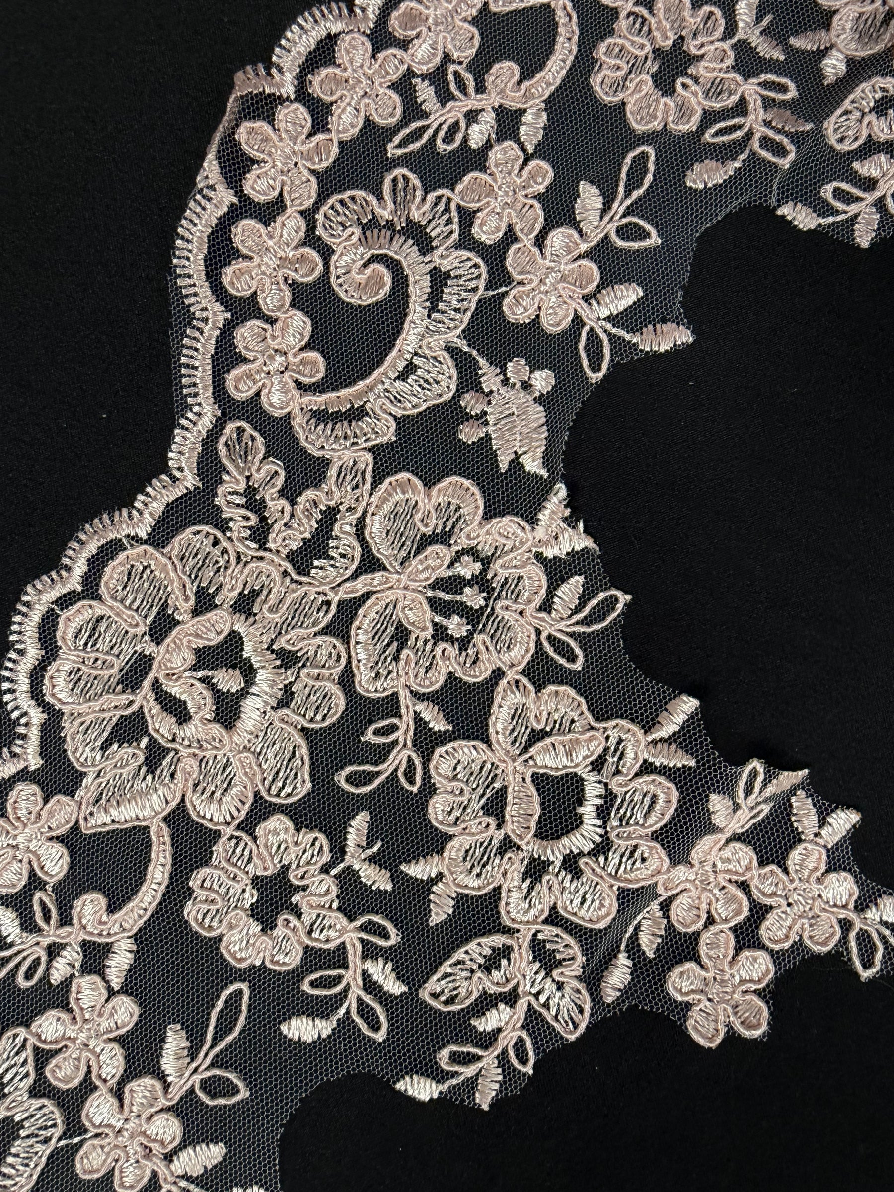 Dentelle Cordonnée Rose Ancienne - T660