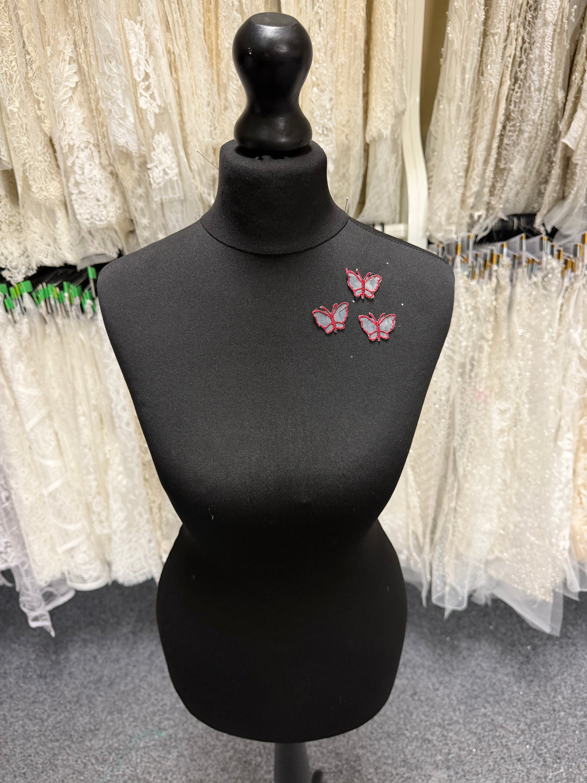 Applique papillon bordeaux clair - M1