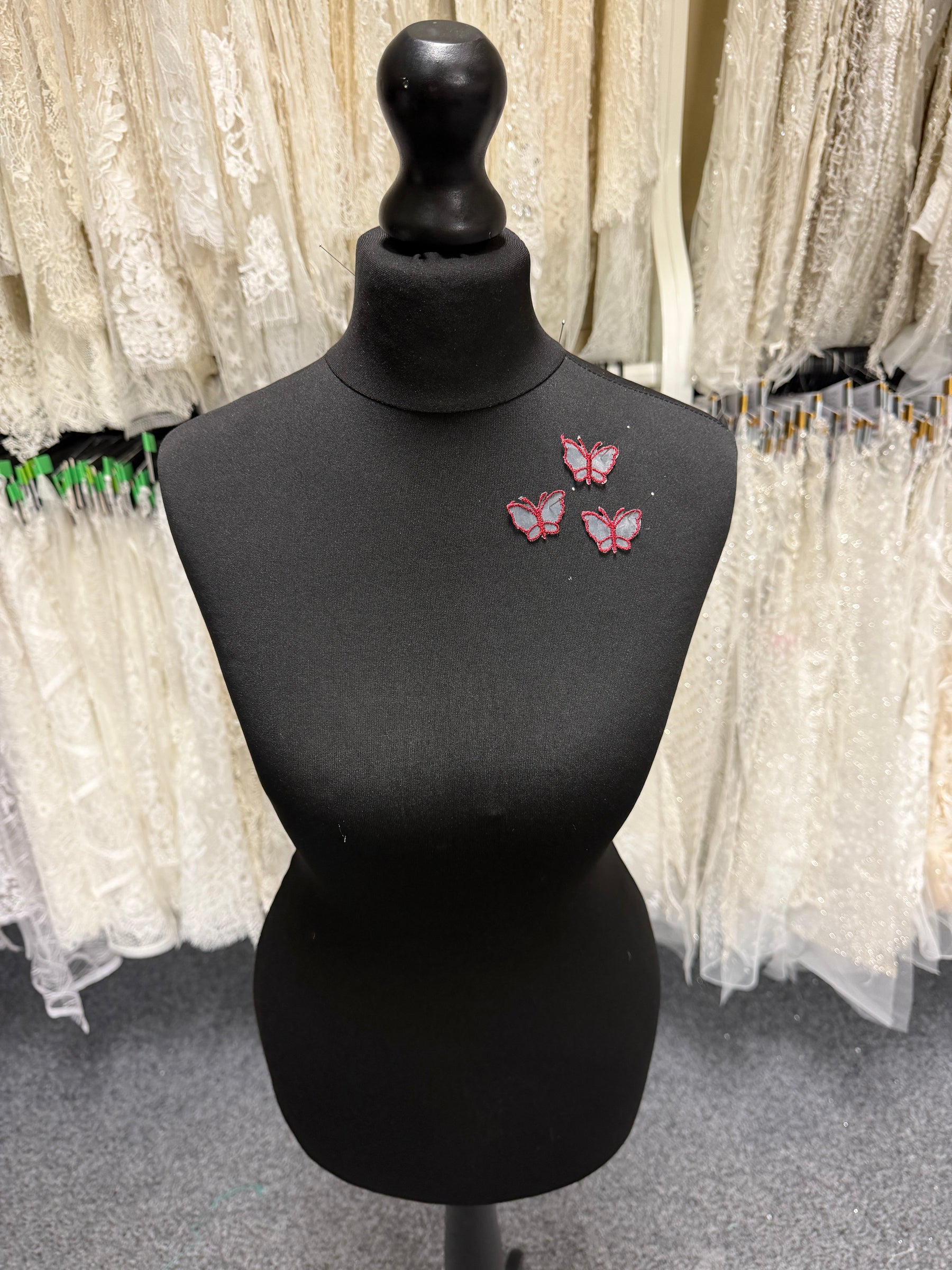 Applique papillon bordeaux clair - M1